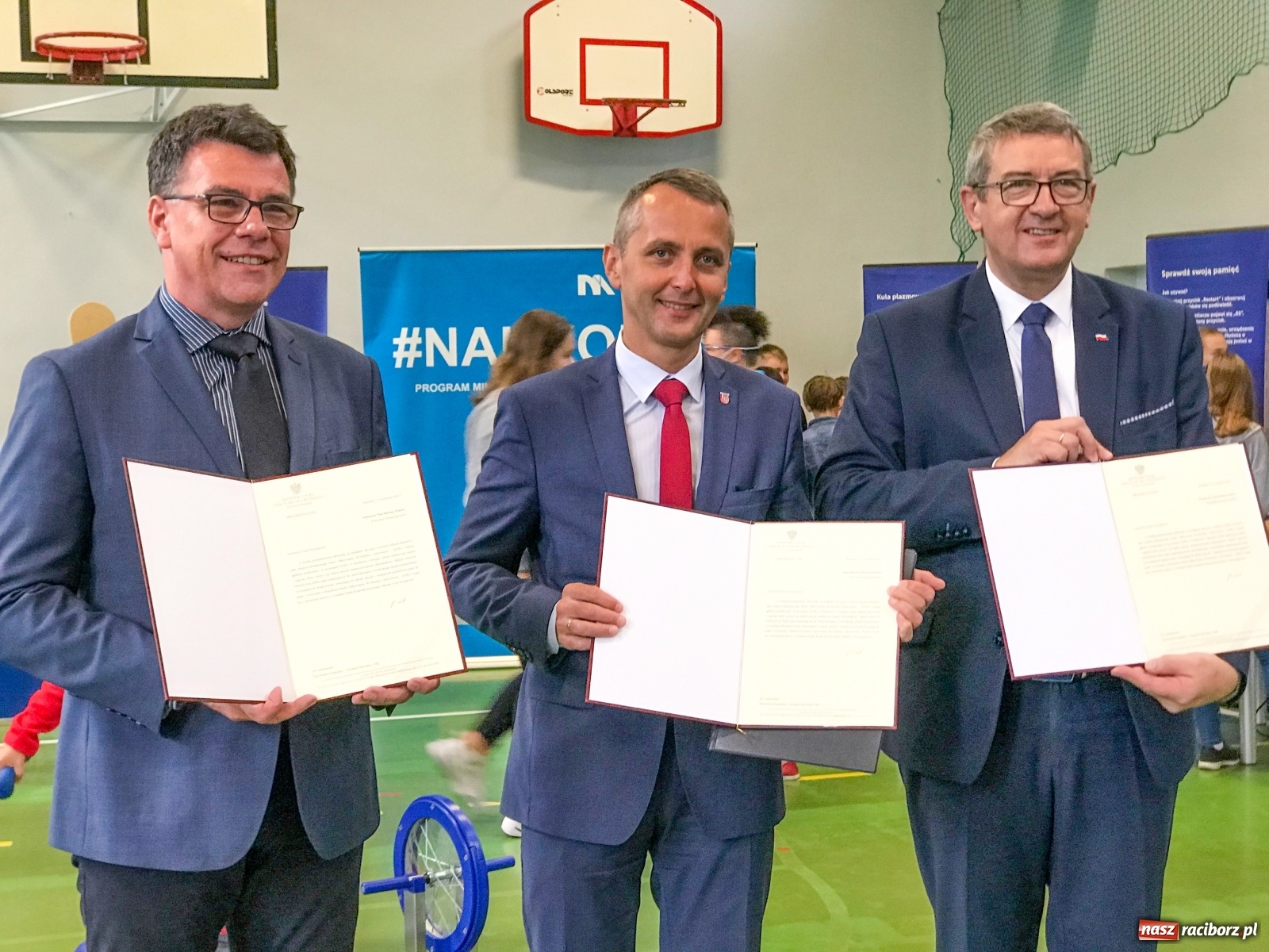 Zdjęcie w galerii na portalu naszraciborz.pl: Do SP 18 przyleciała SOWA. Małe centrum naukowe Kopernik powstanie w Raciborzu wiadomości z regionu