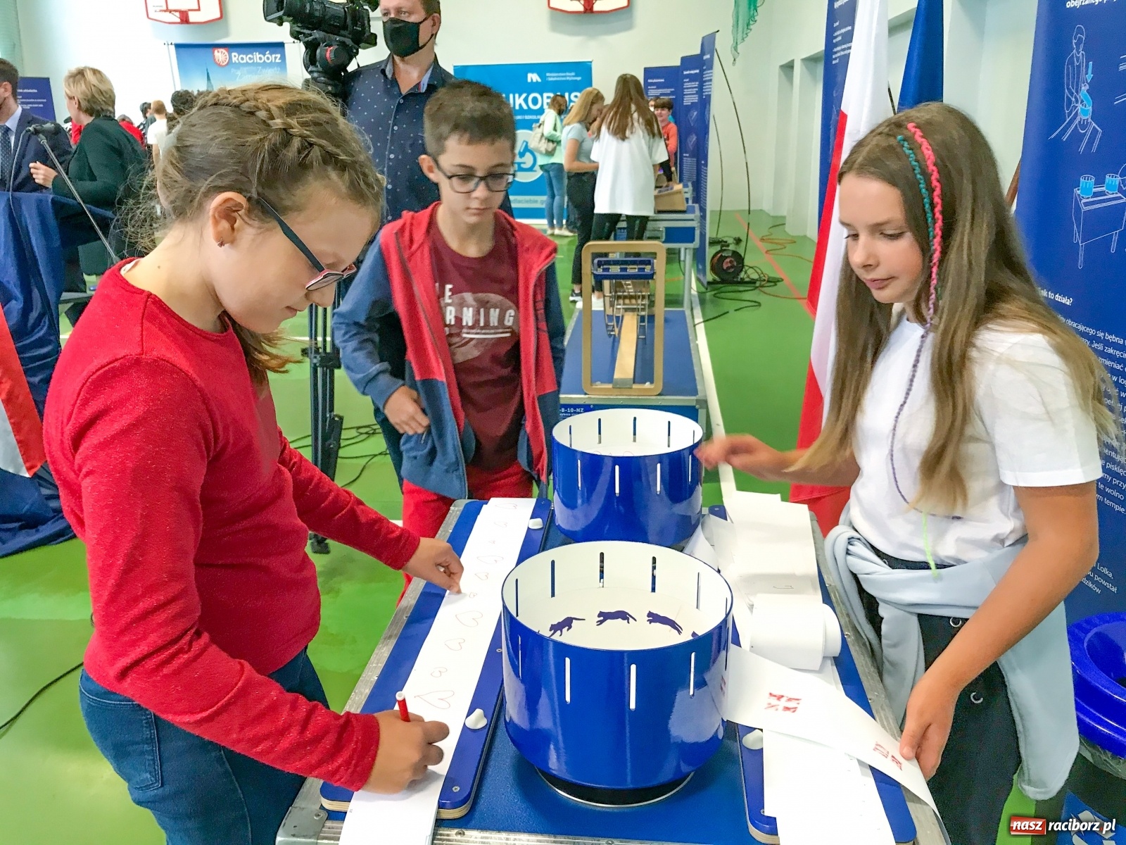 Zdjęcie w galerii na portalu naszraciborz.pl: Do SP 18 przyleciała SOWA. Małe centrum naukowe Kopernik powstanie w Raciborzu wiadomości z regionu