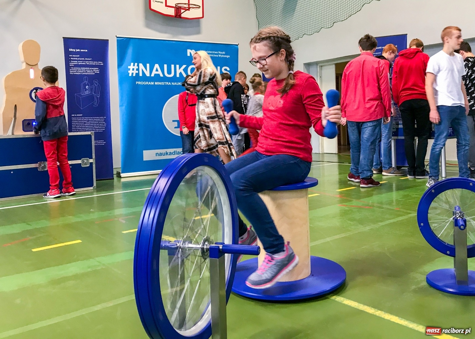 Zdjęcie w galerii na portalu naszraciborz.pl: Do SP 18 przyleciała SOWA. Małe centrum naukowe Kopernik powstanie w Raciborzu wiadomości z regionu