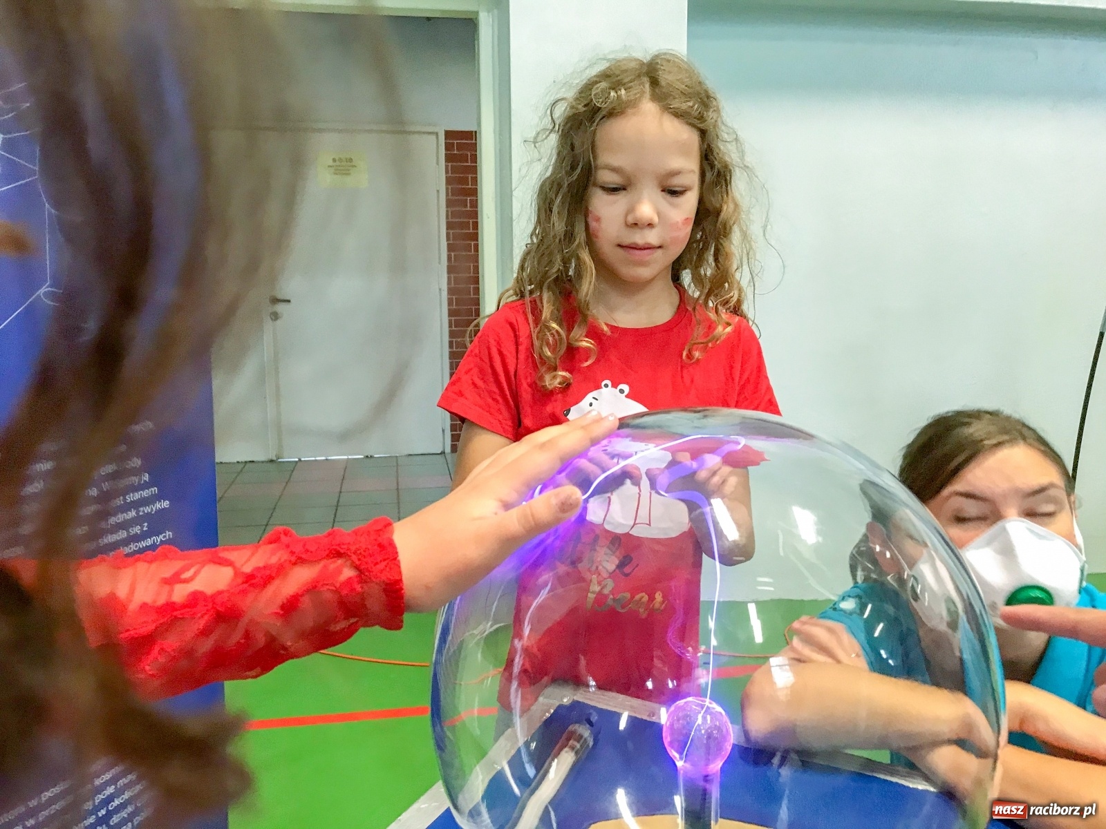 Zdjęcie w galerii na portalu naszraciborz.pl: Do SP 18 przyleciała SOWA. Małe centrum naukowe Kopernik powstanie w Raciborzu wiadomości z regionu