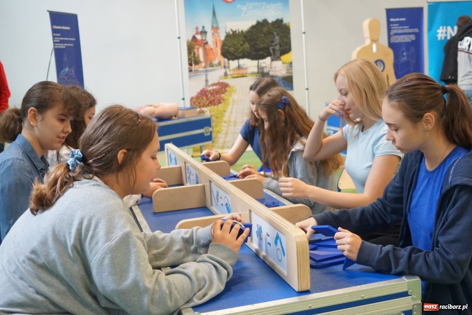 Zdjęcie w galerii na portalu naszraciborz.pl: Do SP 18 przyleciała SOWA. Małe centrum naukowe Kopernik powstanie w Raciborzu wiadomości z regionu