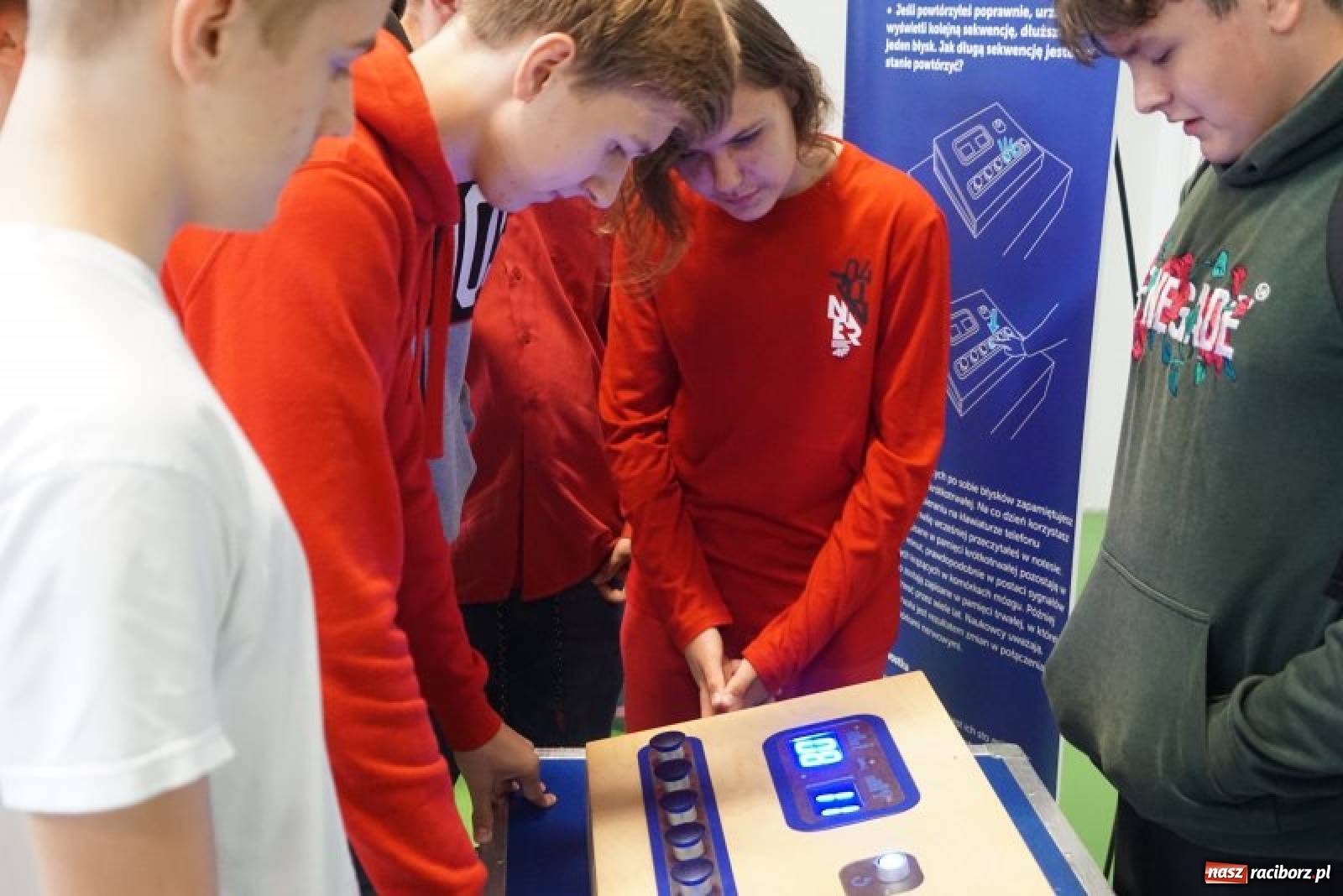 Zdjęcie w galerii na portalu naszraciborz.pl: Do SP 18 przyleciała SOWA. Małe centrum naukowe Kopernik powstanie w Raciborzu wiadomości z regionu