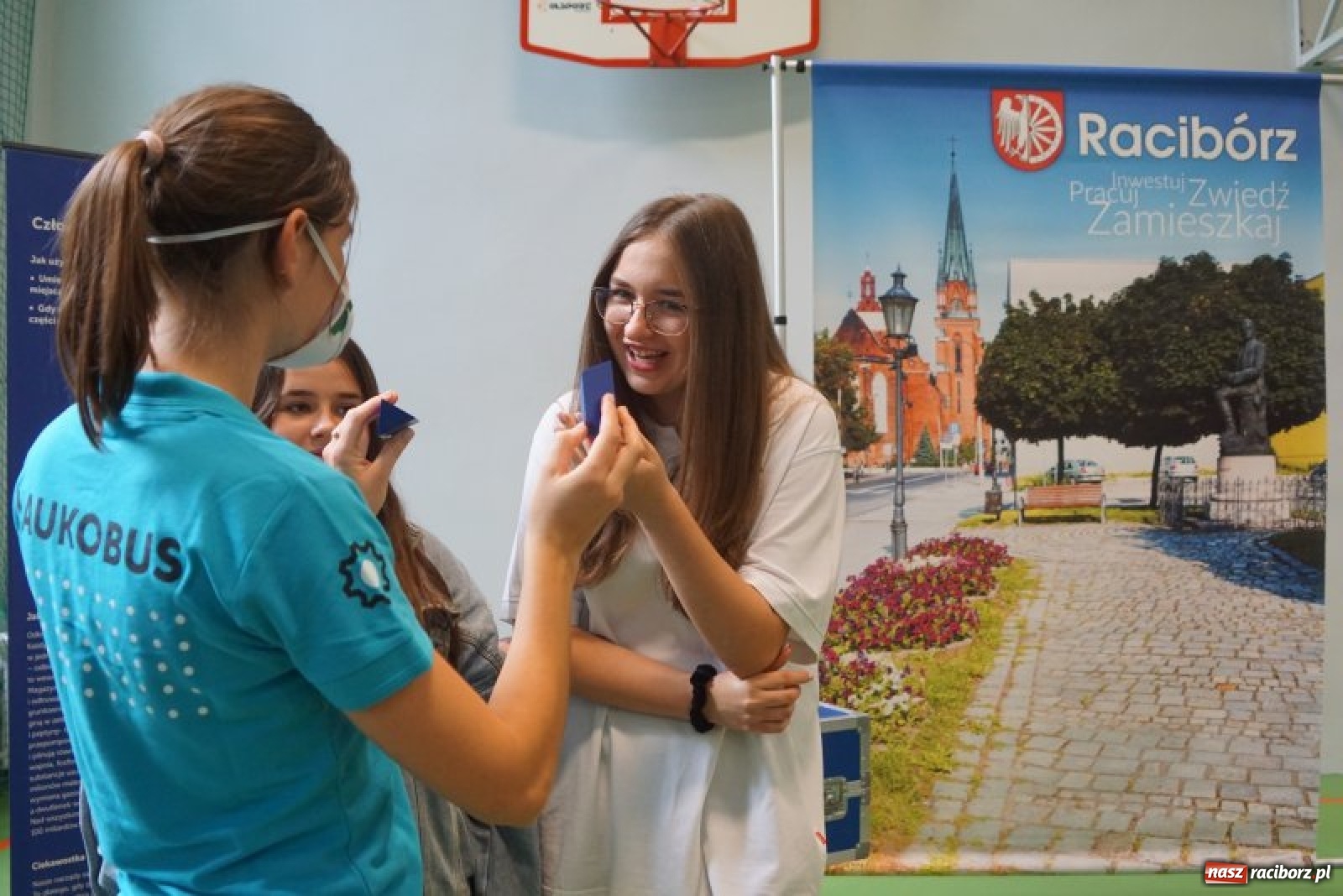 Zdjęcie w galerii na portalu naszraciborz.pl: Do SP 18 przyleciała SOWA. Małe centrum naukowe Kopernik powstanie w Raciborzu wiadomości z regionu