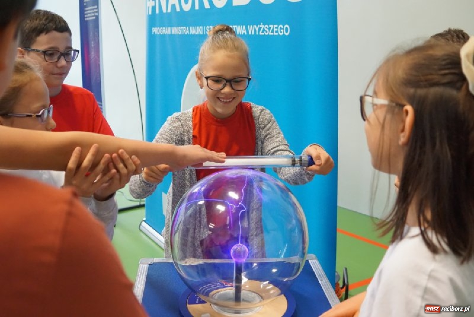 Zdjęcie w galerii na portalu naszraciborz.pl: Do SP 18 przyleciała SOWA. Małe centrum naukowe Kopernik powstanie w Raciborzu wiadomości z regionu