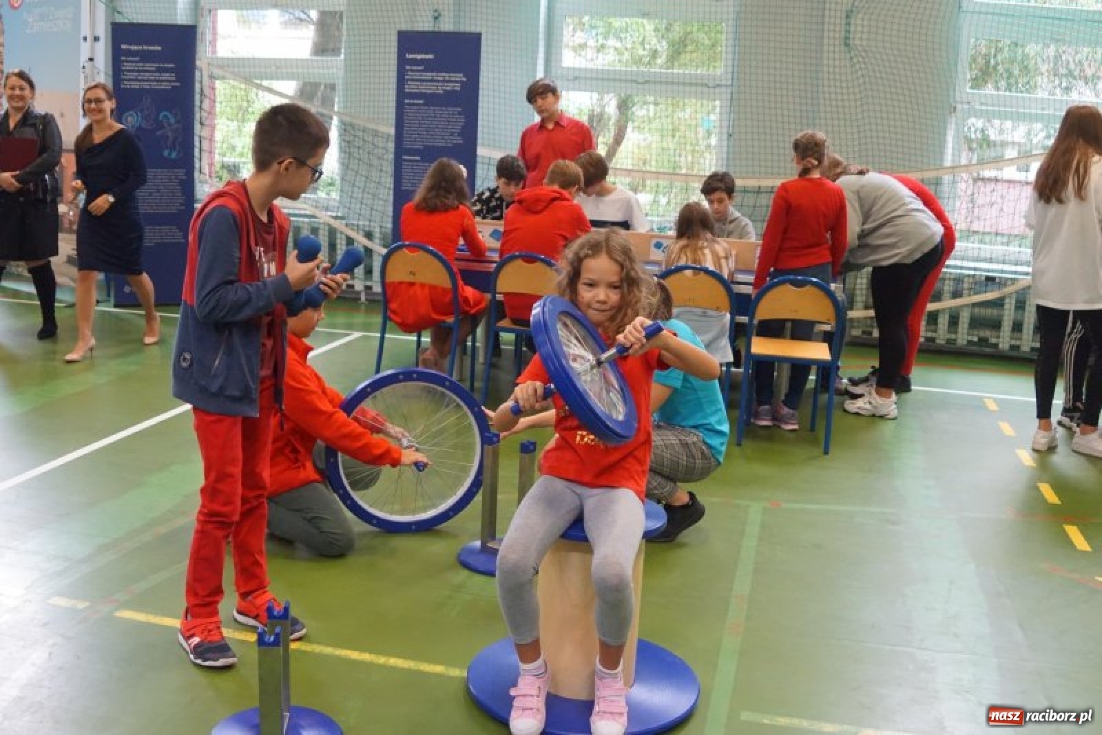 Zdjęcie w galerii na portalu naszraciborz.pl: Do SP 18 przyleciała SOWA. Małe centrum naukowe Kopernik powstanie w Raciborzu wiadomości z regionu