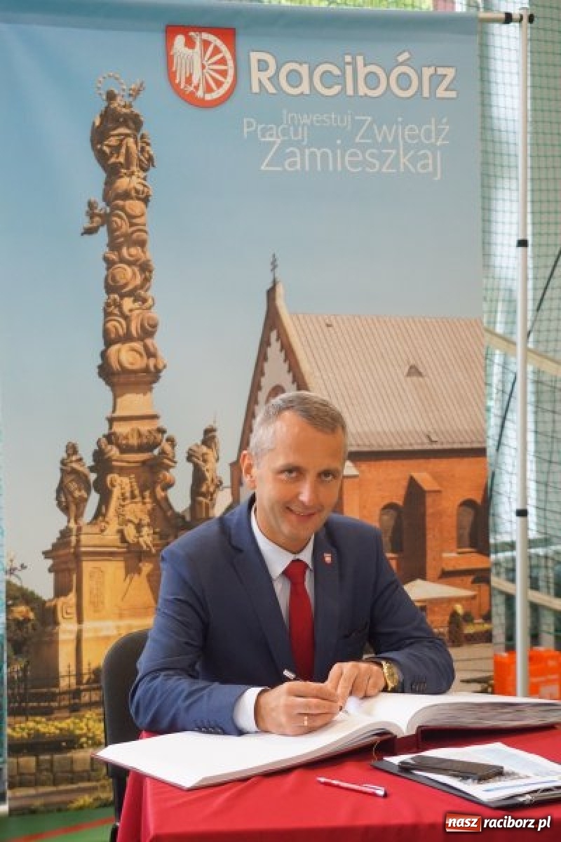 Zdjęcie w galerii na portalu naszraciborz.pl: Do SP 18 przyleciała SOWA. Małe centrum naukowe Kopernik powstanie w Raciborzu wiadomości z regionu