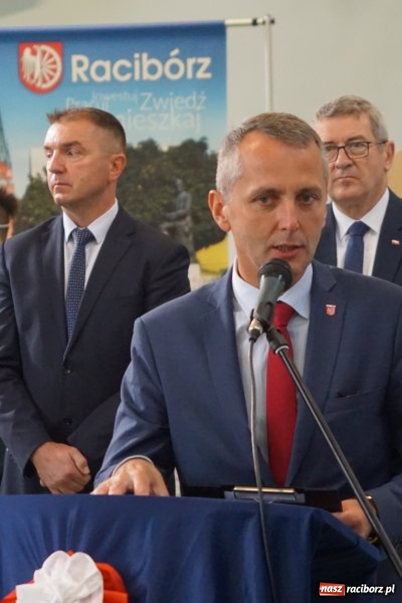 Zdjęcie w galerii na portalu naszraciborz.pl: Do SP 18 przyleciała SOWA. Małe centrum naukowe Kopernik powstanie w Raciborzu wiadomości z regionu