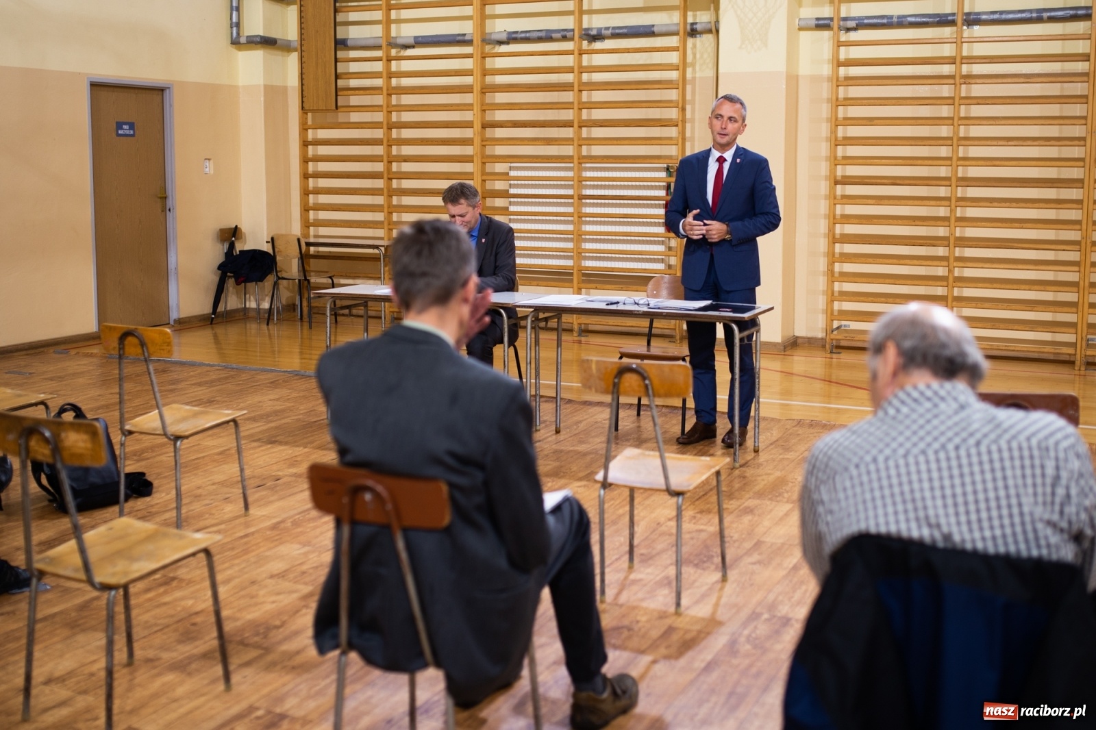 Zdjęcie w galerii na portalu naszraciborz.pl: Prezydenckie tournée. Słabiutka frekwencja na Nowych Zagrodach  wiadomości z regionu