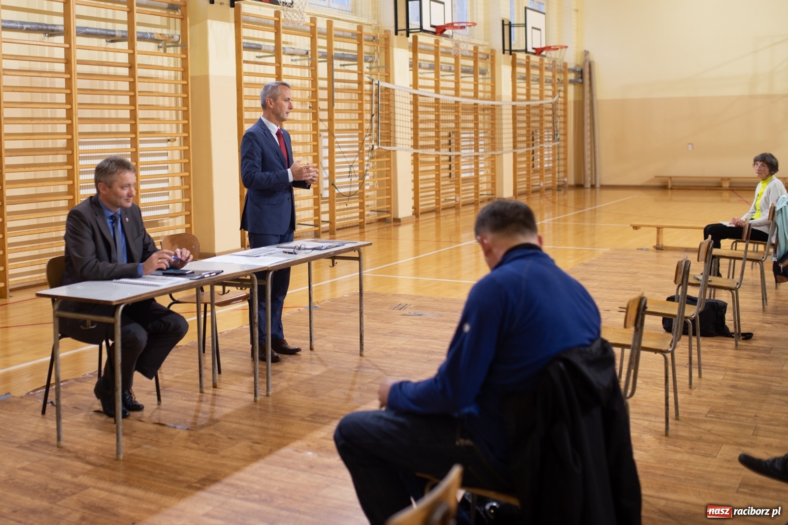 Zdjęcie w galerii na portalu naszraciborz.pl: Prezydenckie tournée. Słabiutka frekwencja na Nowych Zagrodach  wiadomości z regionu