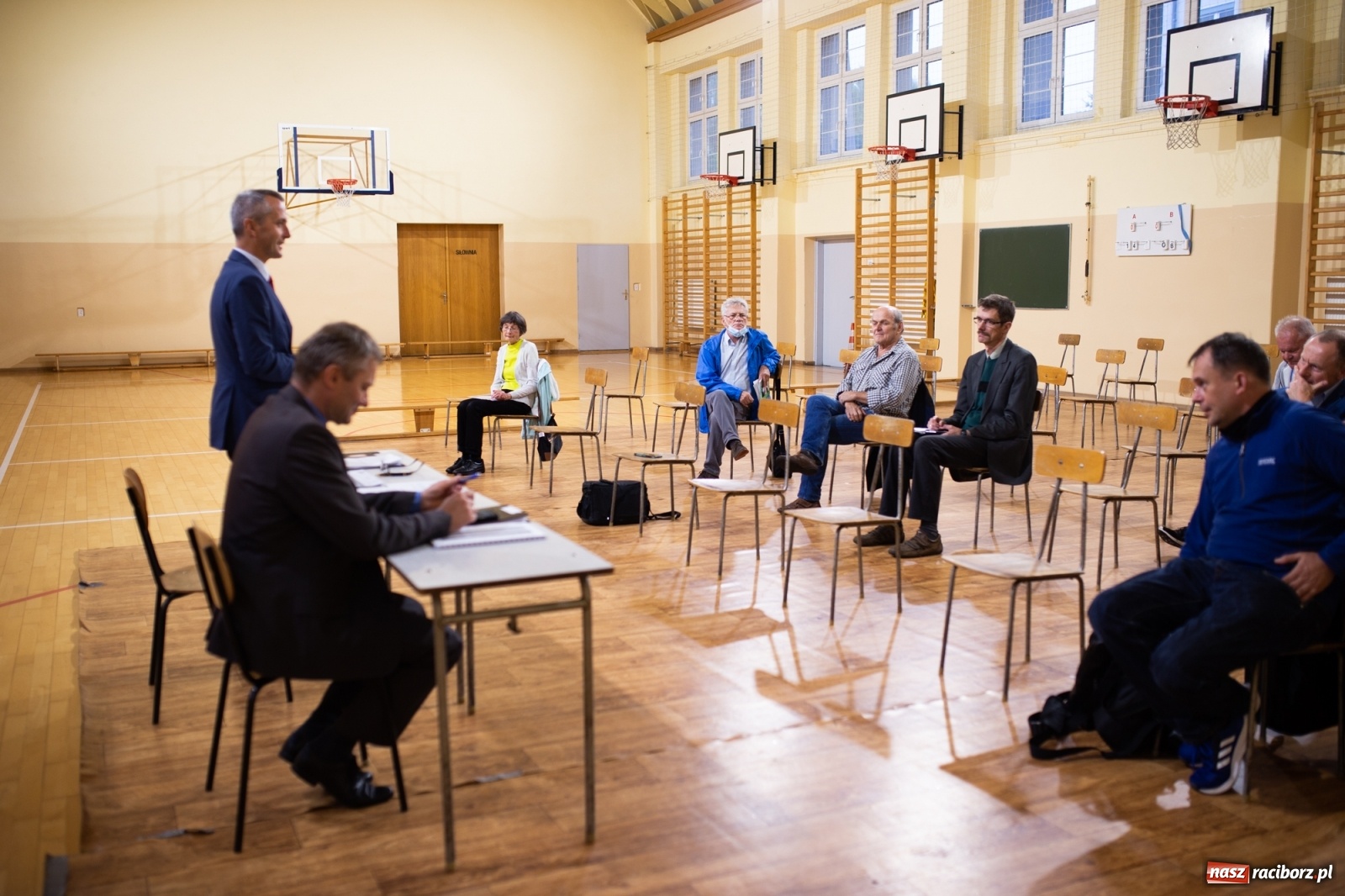 Zdjęcie w galerii na portalu naszraciborz.pl: Prezydenckie tournée. Słabiutka frekwencja na Nowych Zagrodach  wiadomości z regionu