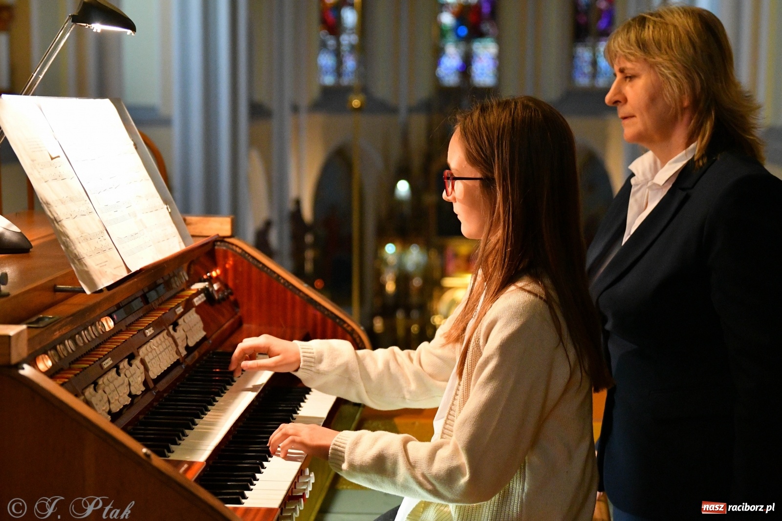 Zdjęcie w galerii na portalu naszraciborz.pl: Muzyka organowa wypełniła kościół św. Jana Chrzciciela na Ostrogu wiadomości z regionu
