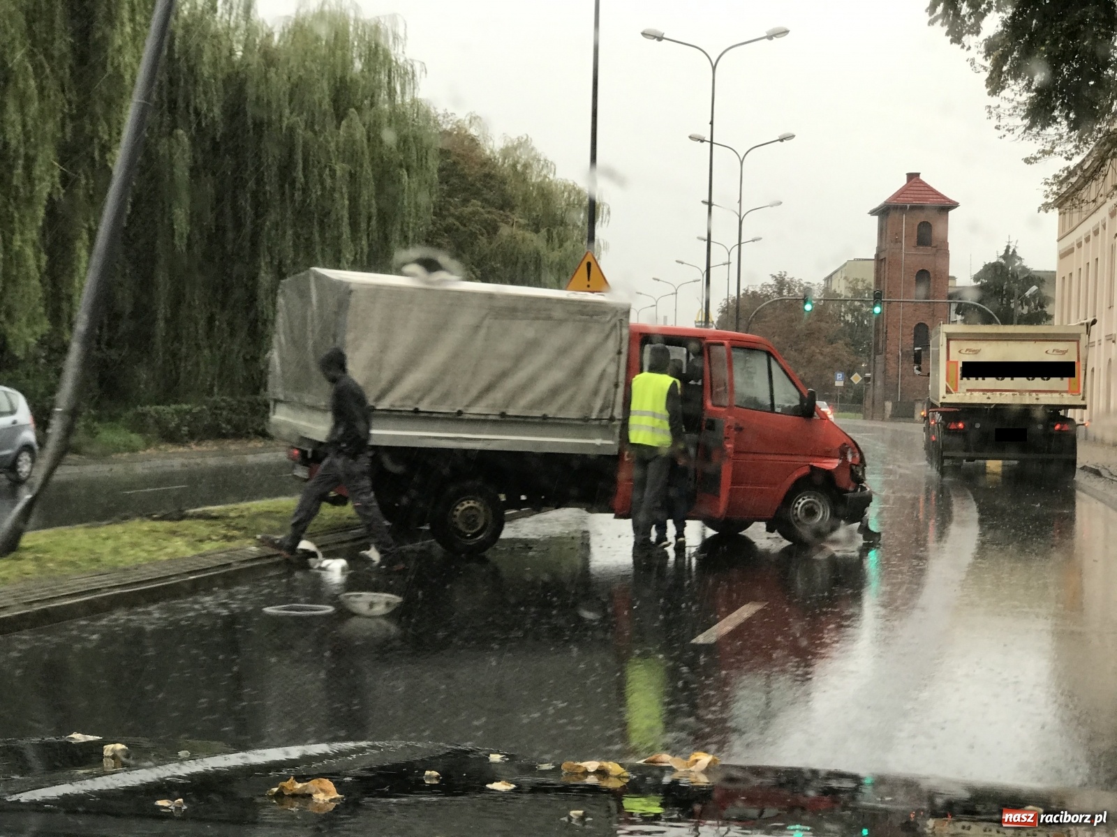 Zdjęcie w galerii na portalu naszraciborz.pl: Tak się kończy nagła zmiana pasa ruchu na Odrostradzie  wiadomości z regionu