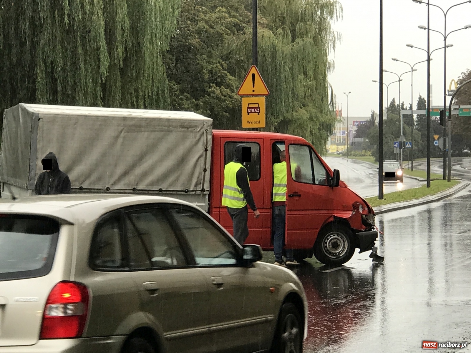 Zdjęcie w galerii na portalu naszraciborz.pl: Tak się kończy nagła zmiana pasa ruchu na Odrostradzie  wiadomości z regionu