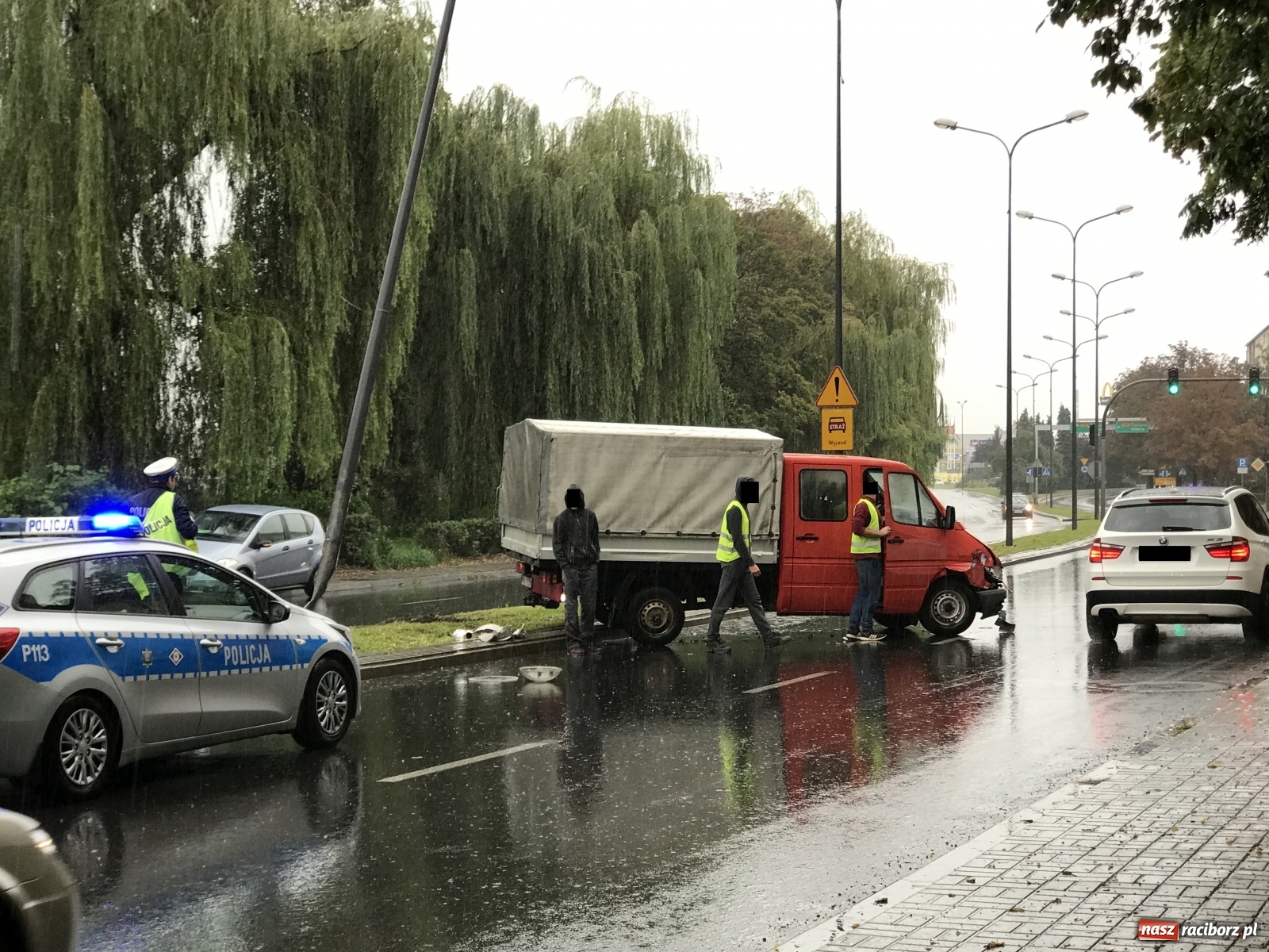 Zdjęcie w galerii na portalu naszraciborz.pl: Tak się kończy nagła zmiana pasa ruchu na Odrostradzie  wiadomości z regionu