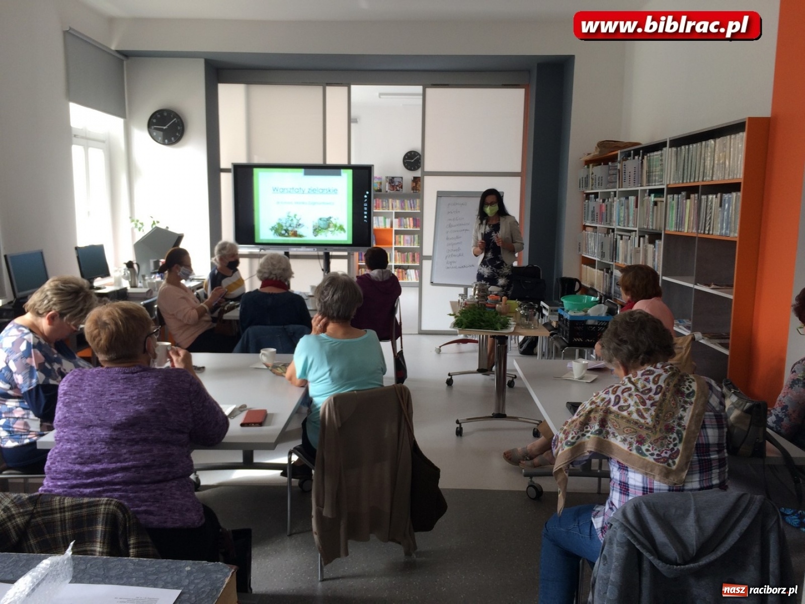 Zdjęcie w galerii na portalu naszraciborz.pl: W bibliotece seniorzy nie mają czasu na nudę [FOTO] wiadomości z regionu