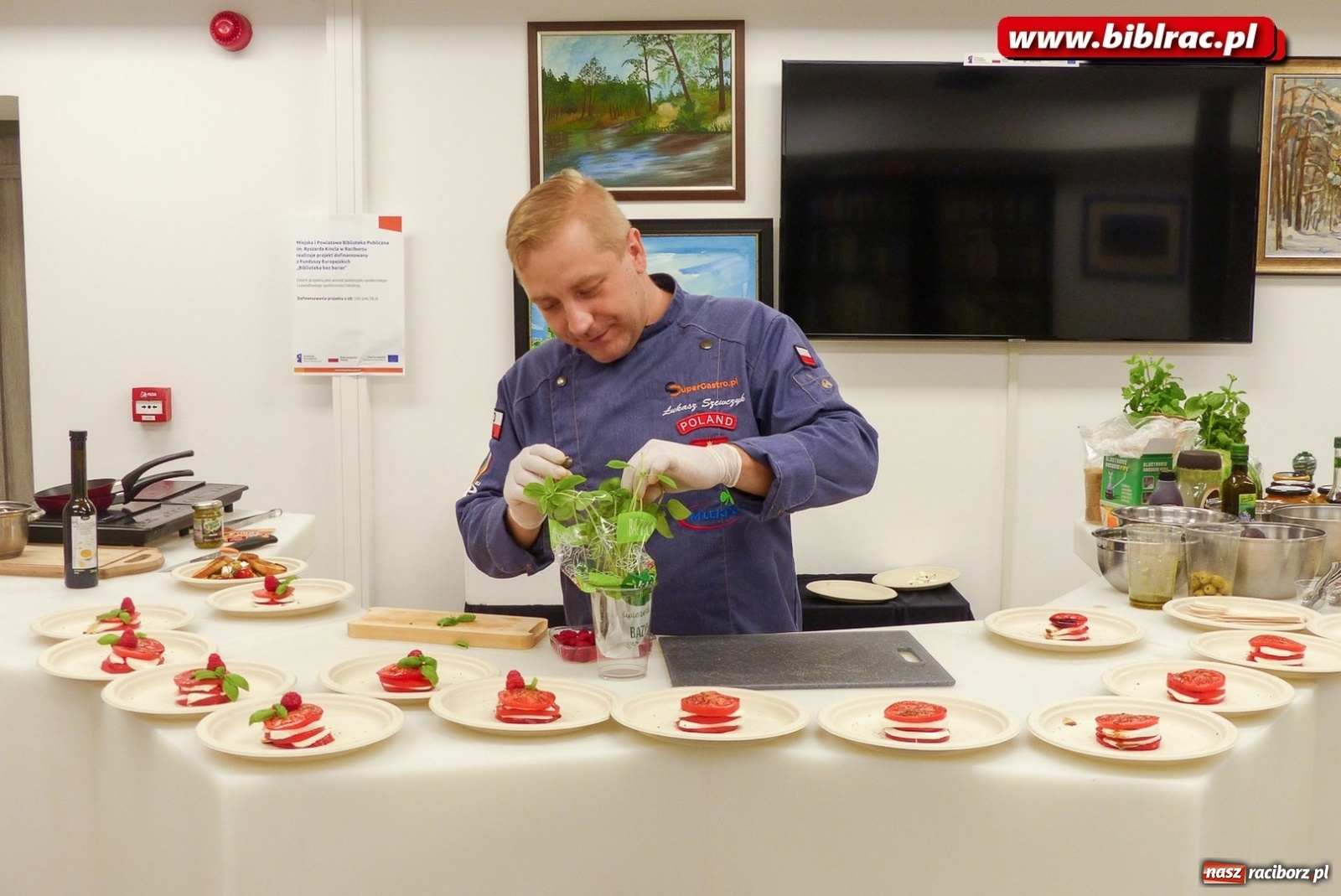 Zdjęcie w galerii na portalu naszraciborz.pl: W bibliotece seniorzy nie mają czasu na nudę [FOTO] wiadomości z regionu