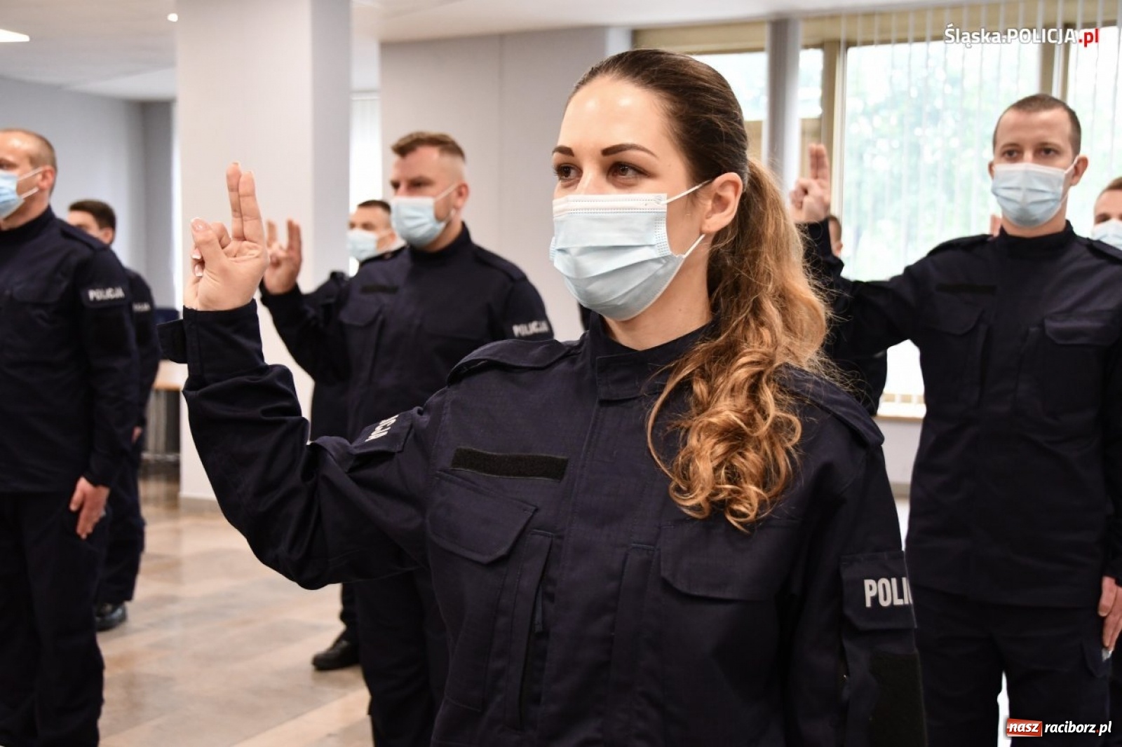 Zdjęcie w galerii na portalu naszraciborz.pl: Nowi policjanci śląskiego garnizonu złożyli ślubowanie wiadomości z regionu