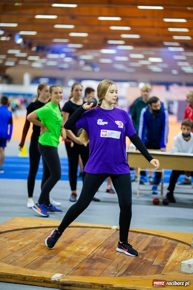 Zdjęcie w galerii na portalu naszraciborz.pl: Mały Memoriał Lekkoatletyczny im. Janusza Kusocińskiego w ZSOMS wiadomości z regionu