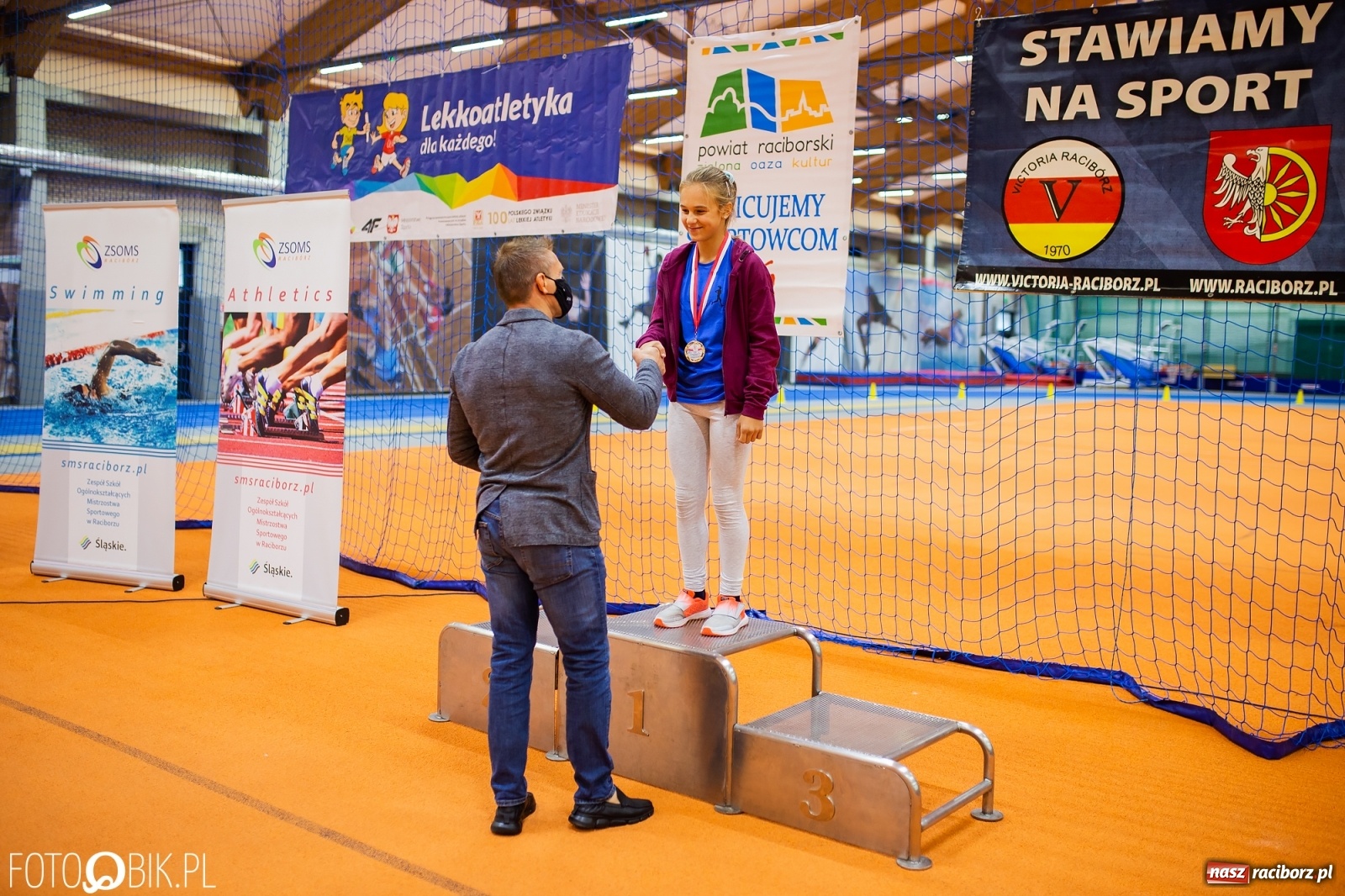 Zdjęcie w galerii na portalu naszraciborz.pl: Mały Memoriał Lekkoatletyczny im. Janusza Kusocińskiego w ZSOMS wiadomości z regionu