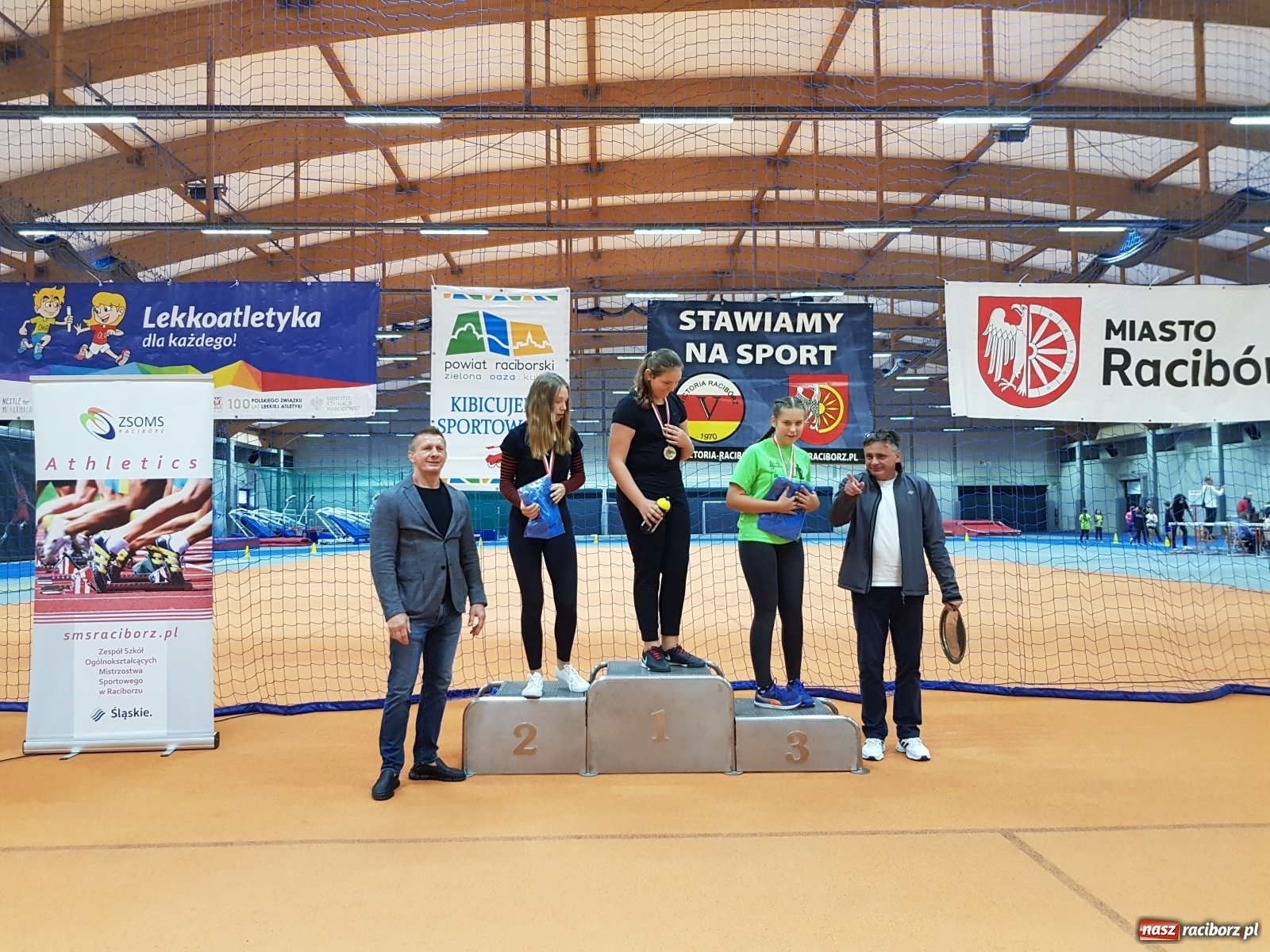 Zdjęcie w galerii na portalu naszraciborz.pl: Mały Memoriał Lekkoatletyczny im. Janusza Kusocińskiego w ZSOMS wiadomości z regionu