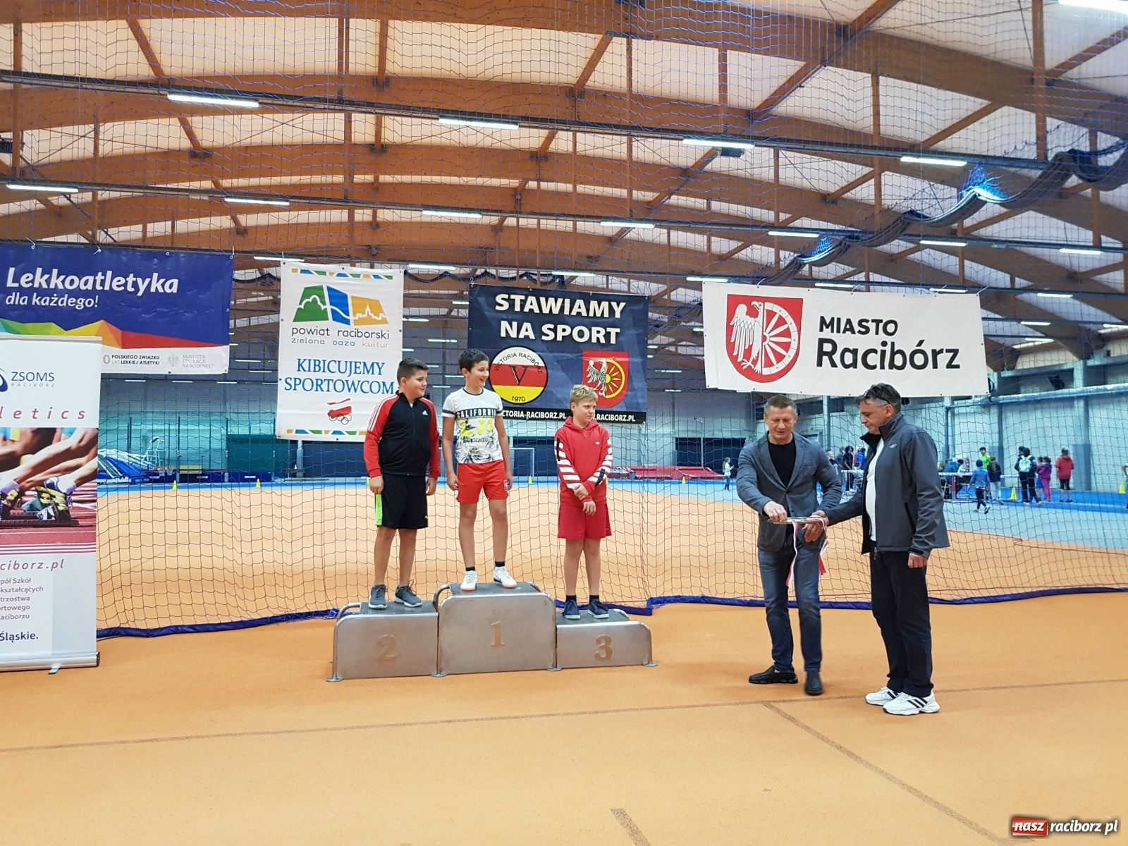 Zdjęcie w galerii na portalu naszraciborz.pl: Mały Memoriał Lekkoatletyczny im. Janusza Kusocińskiego w ZSOMS wiadomości z regionu
