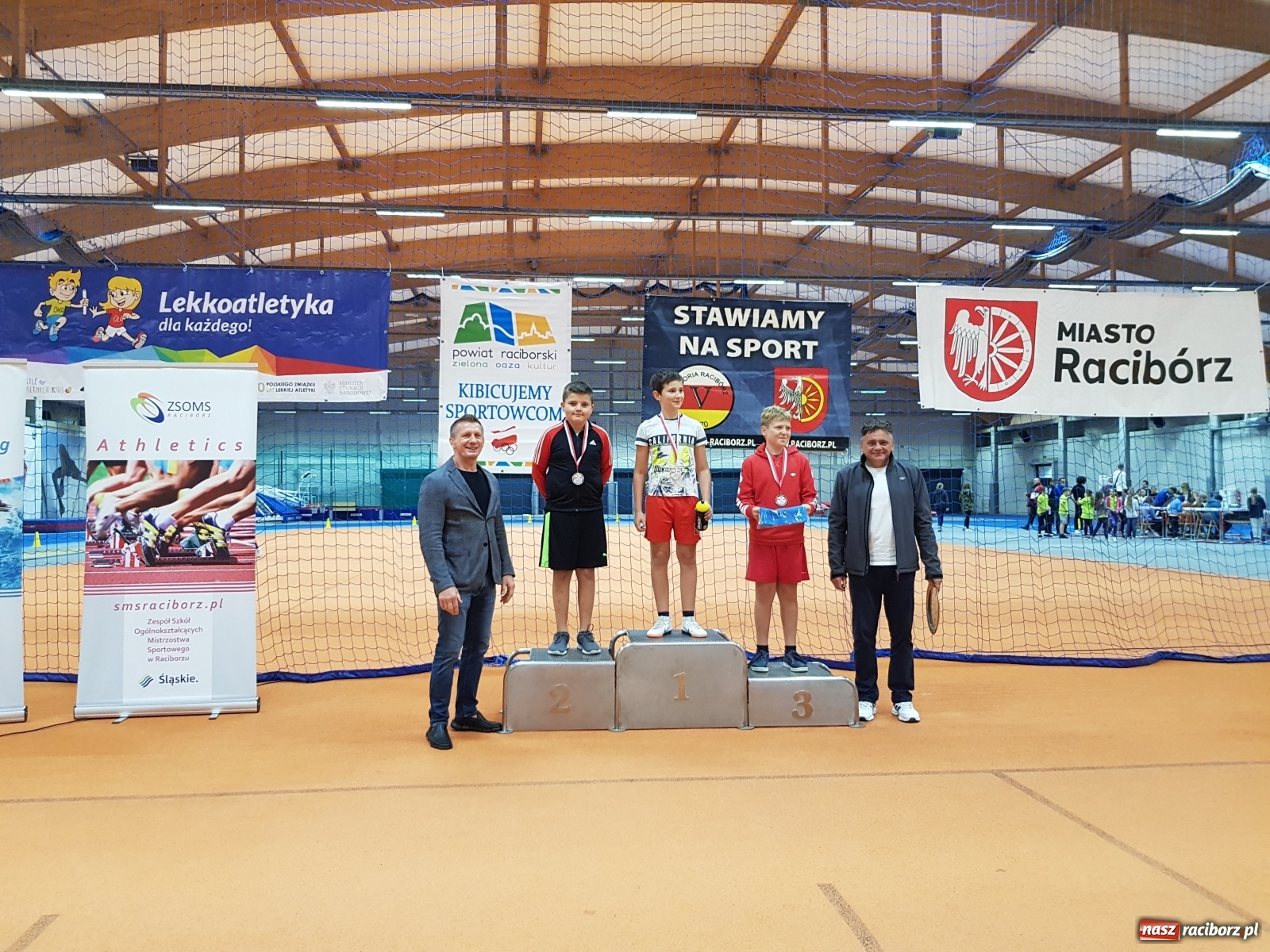 Zdjęcie w galerii na portalu naszraciborz.pl: Mały Memoriał Lekkoatletyczny im. Janusza Kusocińskiego w ZSOMS wiadomości z regionu
