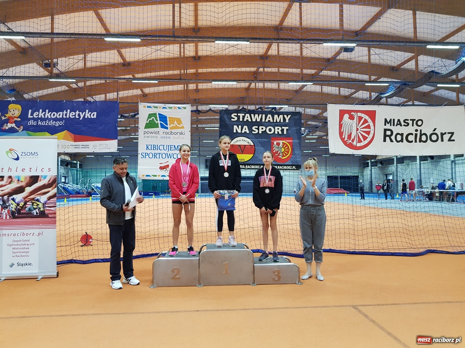Zdjęcie w galerii na portalu naszraciborz.pl: Mały Memoriał Lekkoatletyczny im. Janusza Kusocińskiego w ZSOMS wiadomości z regionu