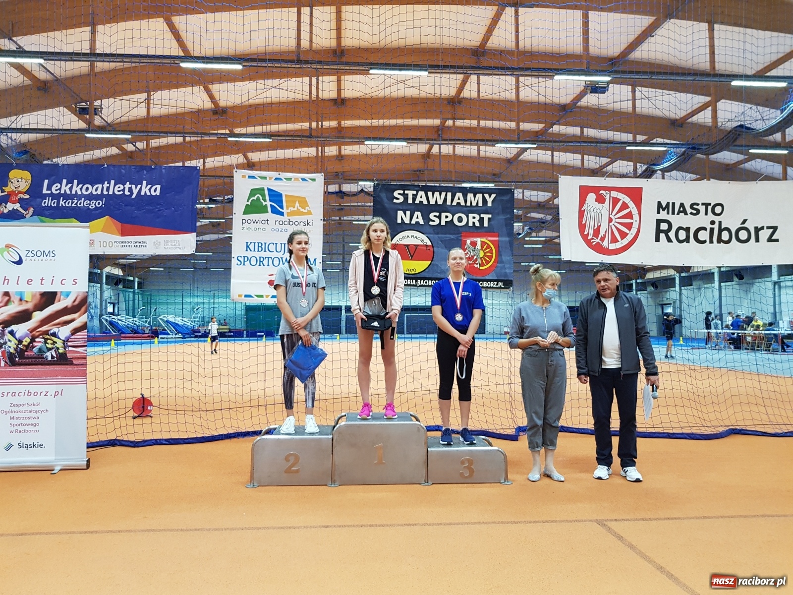 Zdjęcie w galerii na portalu naszraciborz.pl: Mały Memoriał Lekkoatletyczny im. Janusza Kusocińskiego w ZSOMS wiadomości z regionu