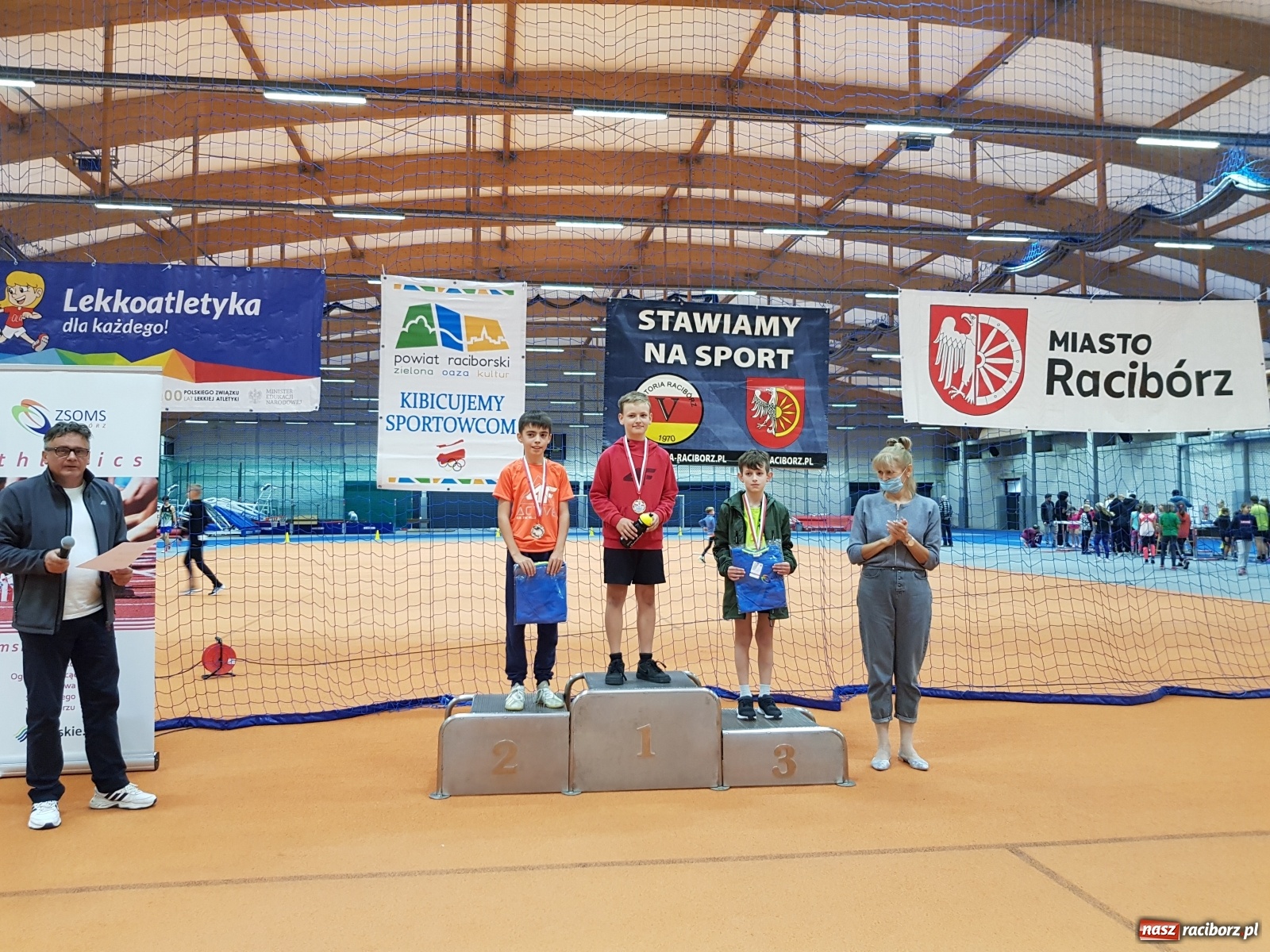 Zdjęcie w galerii na portalu naszraciborz.pl: Mały Memoriał Lekkoatletyczny im. Janusza Kusocińskiego w ZSOMS wiadomości z regionu