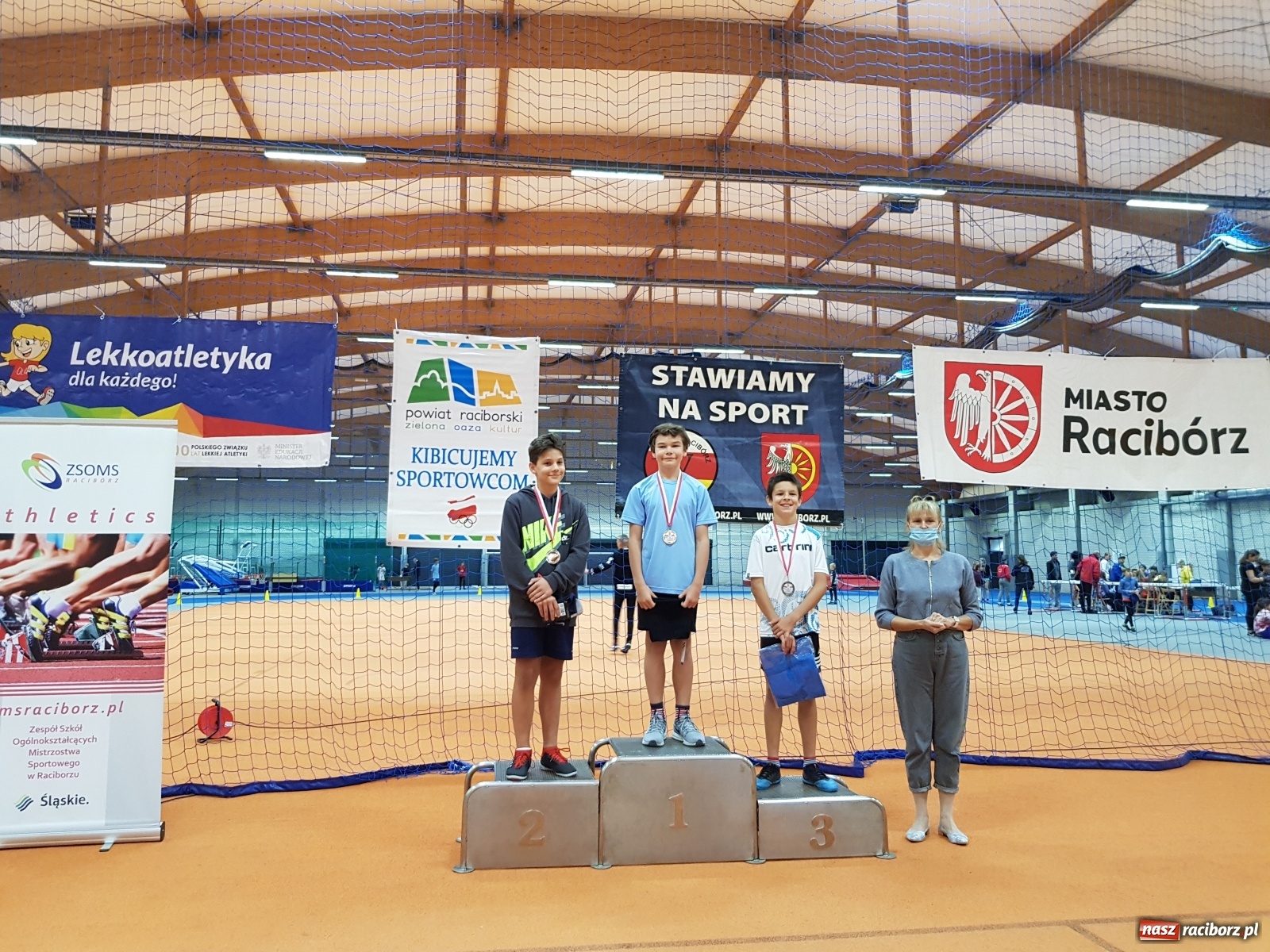 Zdjęcie w galerii na portalu naszraciborz.pl: Mały Memoriał Lekkoatletyczny im. Janusza Kusocińskiego w ZSOMS wiadomości z regionu