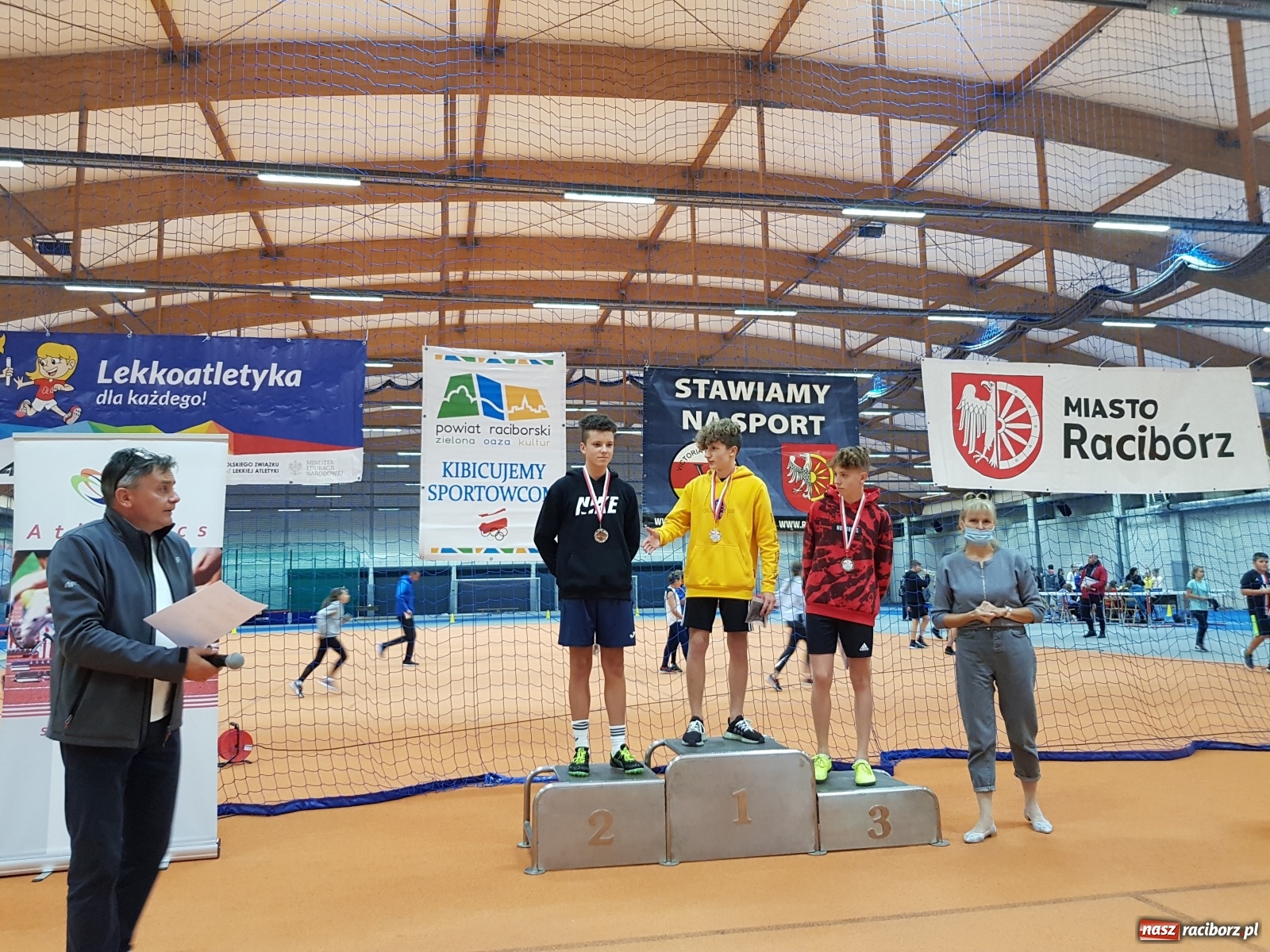 Zdjęcie w galerii na portalu naszraciborz.pl: Mały Memoriał Lekkoatletyczny im. Janusza Kusocińskiego w ZSOMS wiadomości z regionu