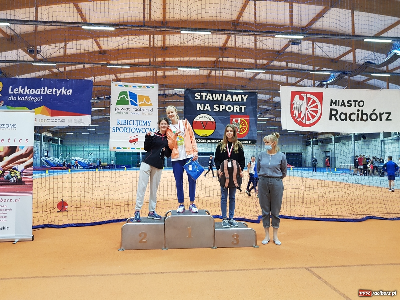 Zdjęcie w galerii na portalu naszraciborz.pl: Mały Memoriał Lekkoatletyczny im. Janusza Kusocińskiego w ZSOMS wiadomości z regionu