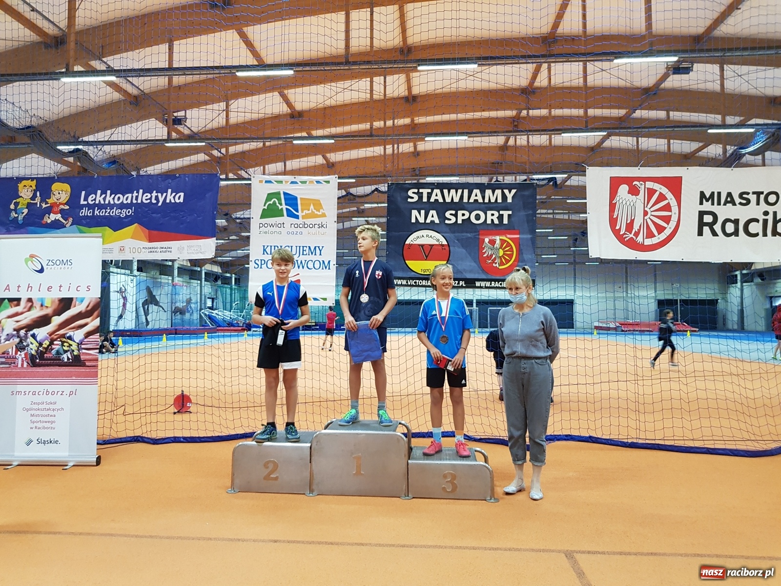 Zdjęcie w galerii na portalu naszraciborz.pl: Mały Memoriał Lekkoatletyczny im. Janusza Kusocińskiego w ZSOMS wiadomości z regionu