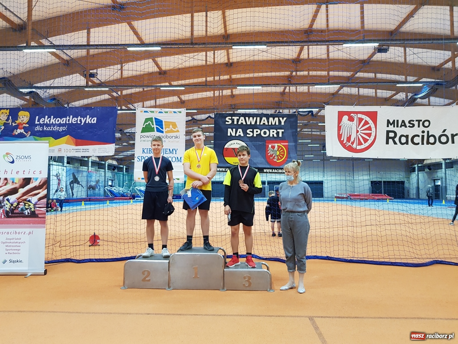 Zdjęcie w galerii na portalu naszraciborz.pl: Mały Memoriał Lekkoatletyczny im. Janusza Kusocińskiego w ZSOMS wiadomości z regionu