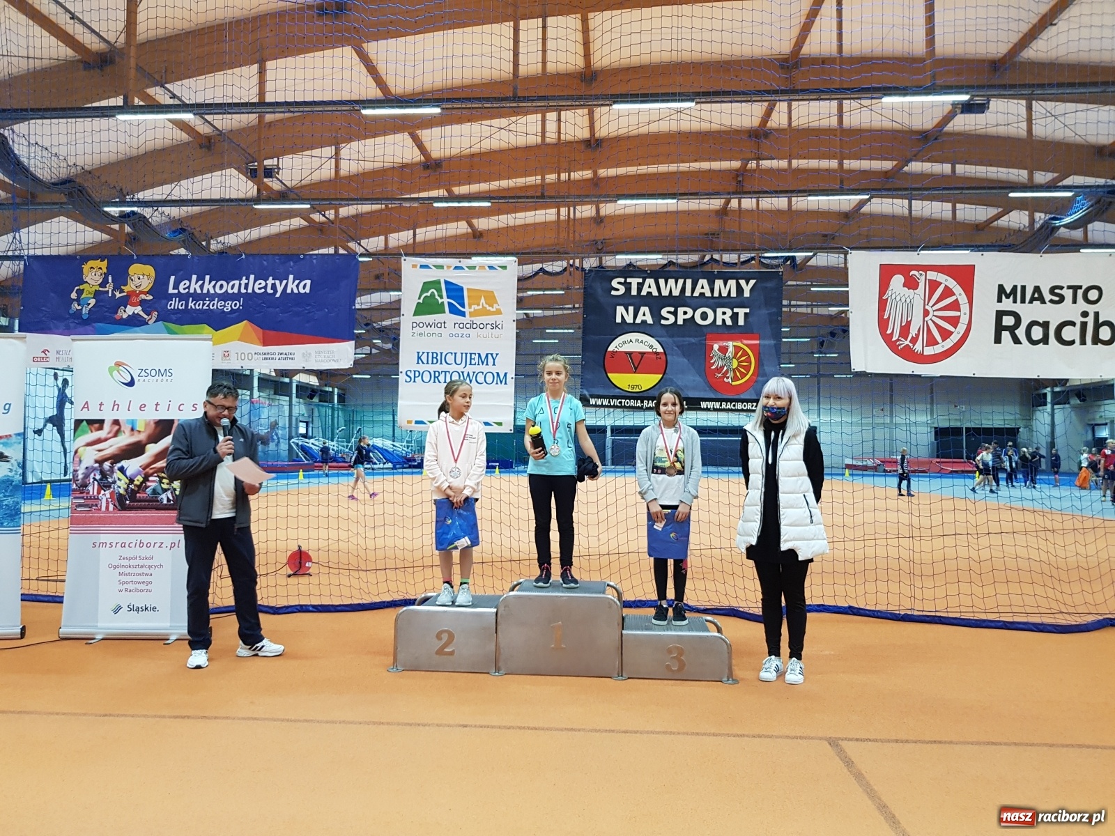 Zdjęcie w galerii na portalu naszraciborz.pl: Mały Memoriał Lekkoatletyczny im. Janusza Kusocińskiego w ZSOMS wiadomości z regionu