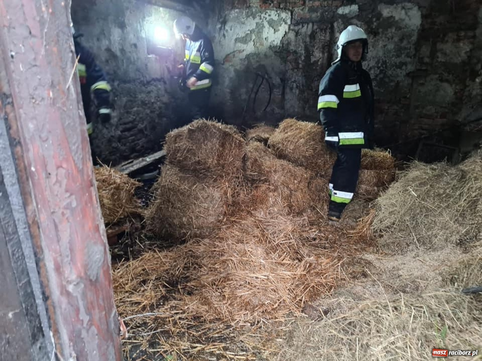 Zdjęcie w galerii na portalu naszraciborz.pl: Raport 998. Bombowy wtorek raciborskich strażaków. Pożar w Zabełkowie wiadomości z regionu