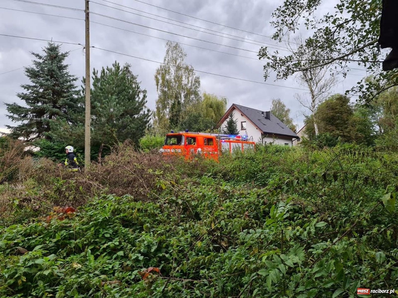 Zdjęcie w galerii na portalu naszraciborz.pl: Raport 998. Bombowy wtorek raciborskich strażaków. Pożar w Zabełkowie wiadomości z regionu