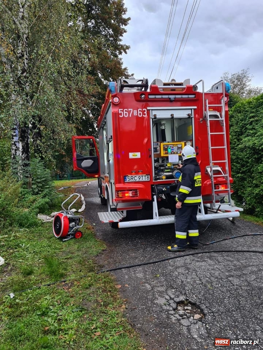 Zdjęcie w galerii na portalu naszraciborz.pl: Raport 998. Bombowy wtorek raciborskich strażaków. Pożar w Zabełkowie wiadomości z regionu