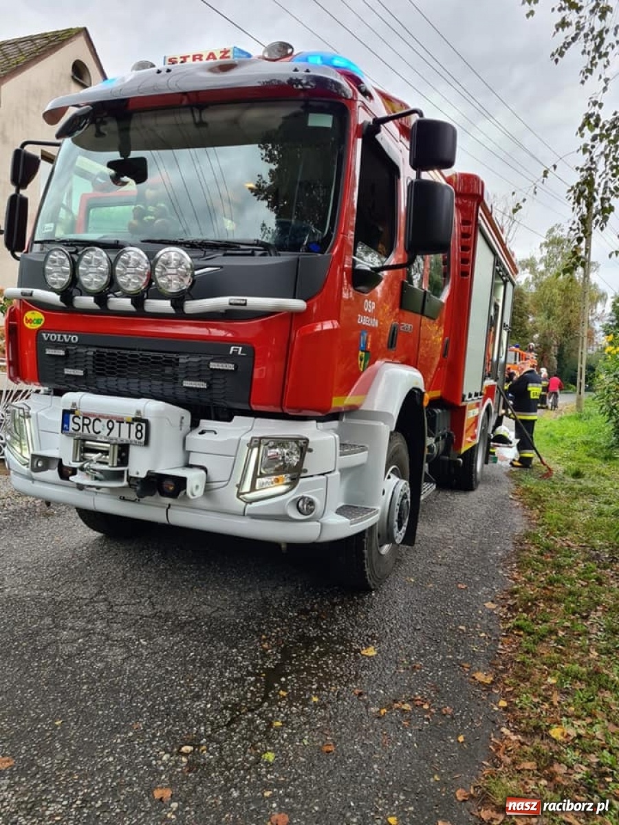 Zdjęcie w galerii na portalu naszraciborz.pl: Raport 998. Bombowy wtorek raciborskich strażaków. Pożar w Zabełkowie wiadomości z regionu
