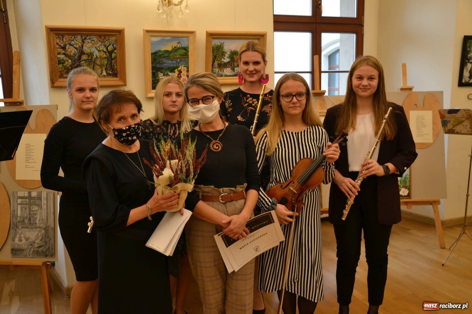 Zdjęcie w galerii na portalu naszraciborz.pl: Poza horyzontem - wernisaż malarstwa Marii Kucharskiej na zamku  wiadomości z regionu