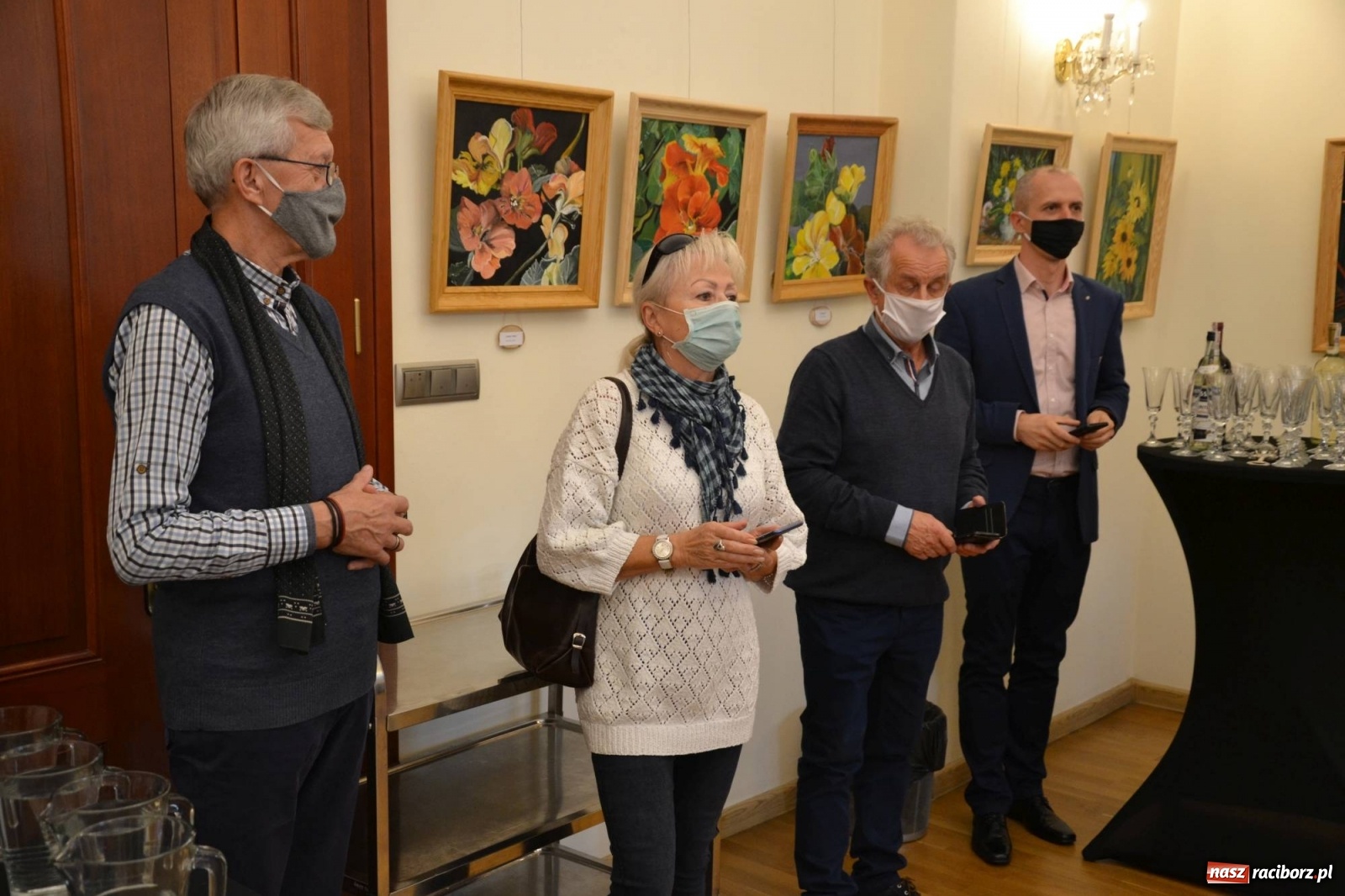 Zdjęcie w galerii na portalu naszraciborz.pl: Poza horyzontem - wernisaż malarstwa Marii Kucharskiej na zamku  wiadomości z regionu