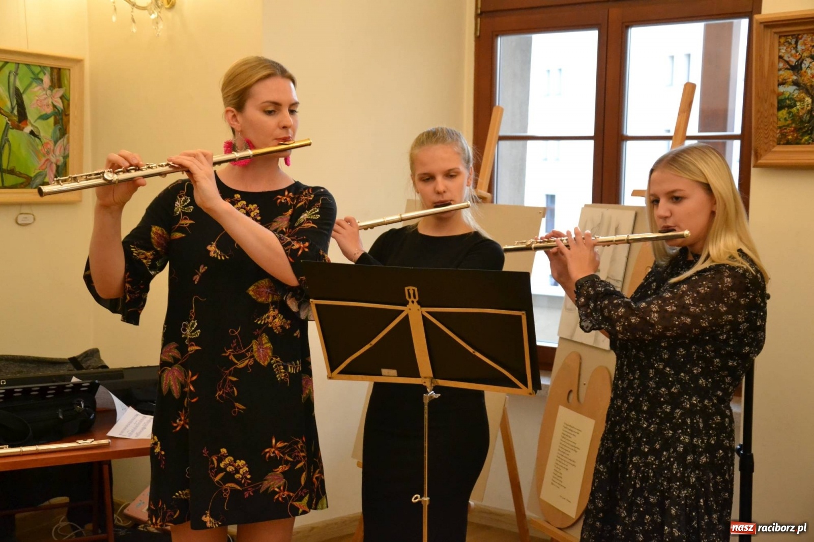 Zdjęcie w galerii na portalu naszraciborz.pl: Poza horyzontem - wernisaż malarstwa Marii Kucharskiej na zamku  wiadomości z regionu