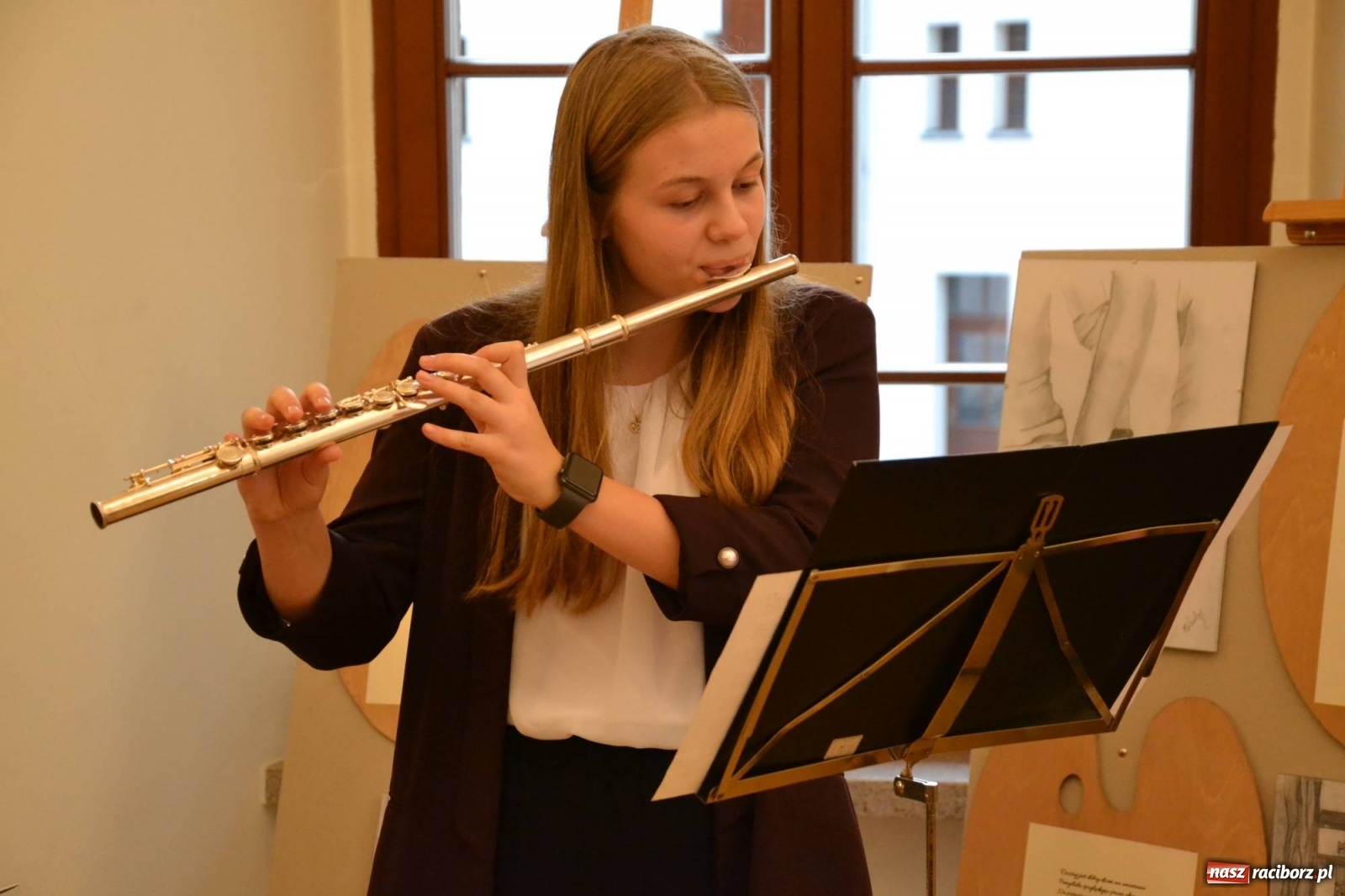 Zdjęcie w galerii na portalu naszraciborz.pl: Poza horyzontem - wernisaż malarstwa Marii Kucharskiej na zamku  wiadomości z regionu