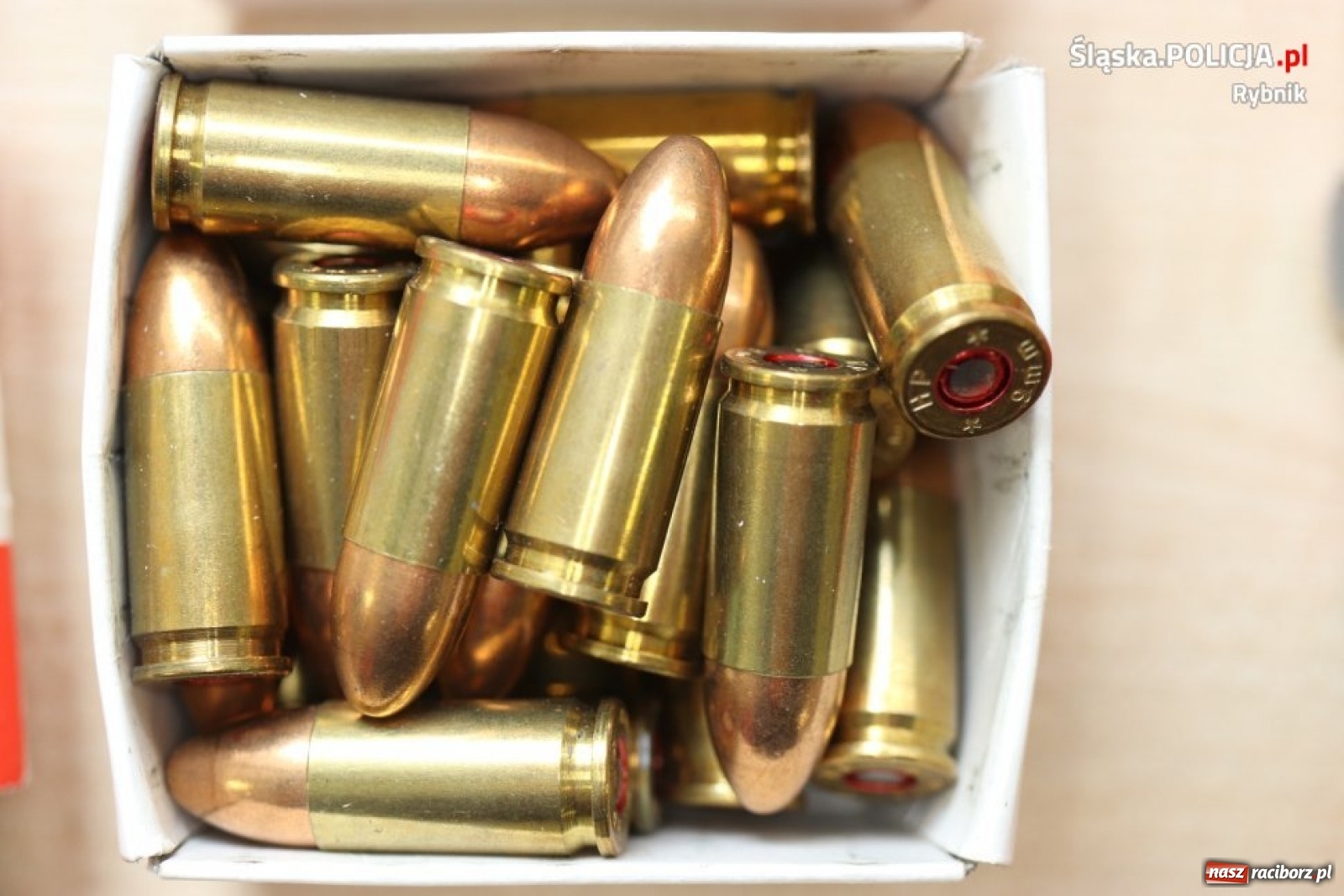 Zdjęcie w galerii na portalu naszraciborz.pl: U sąsiadów. Skład broni w mieszkaniu 42-latka  wiadomości z regionu