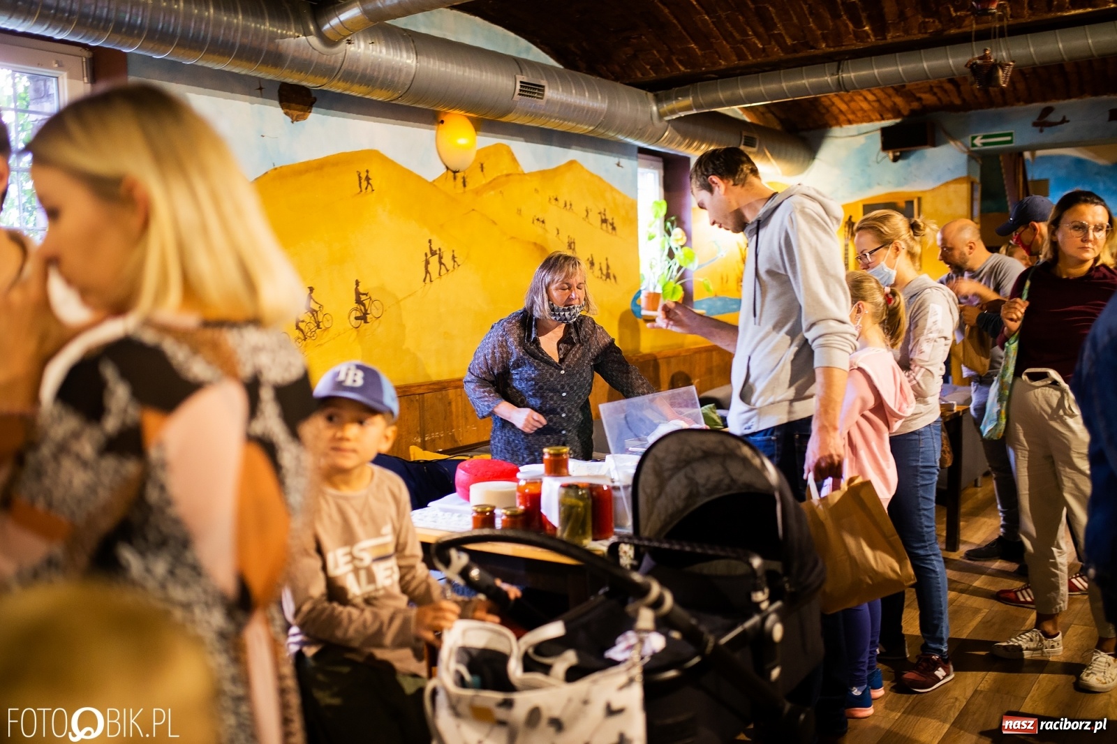 Zdjęcie w galerii na portalu naszraciborz.pl: BioBazar na Przystanku Kulturalnym Koniec Świata wiadomości z regionu