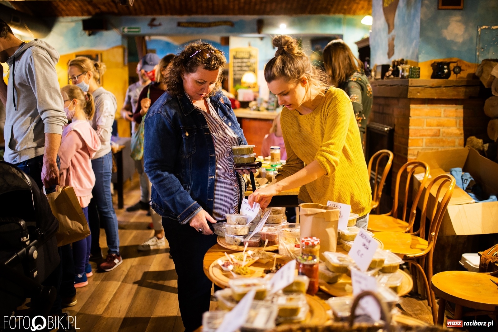 Zdjęcie w galerii na portalu naszraciborz.pl: BioBazar na Przystanku Kulturalnym Koniec Świata wiadomości z regionu