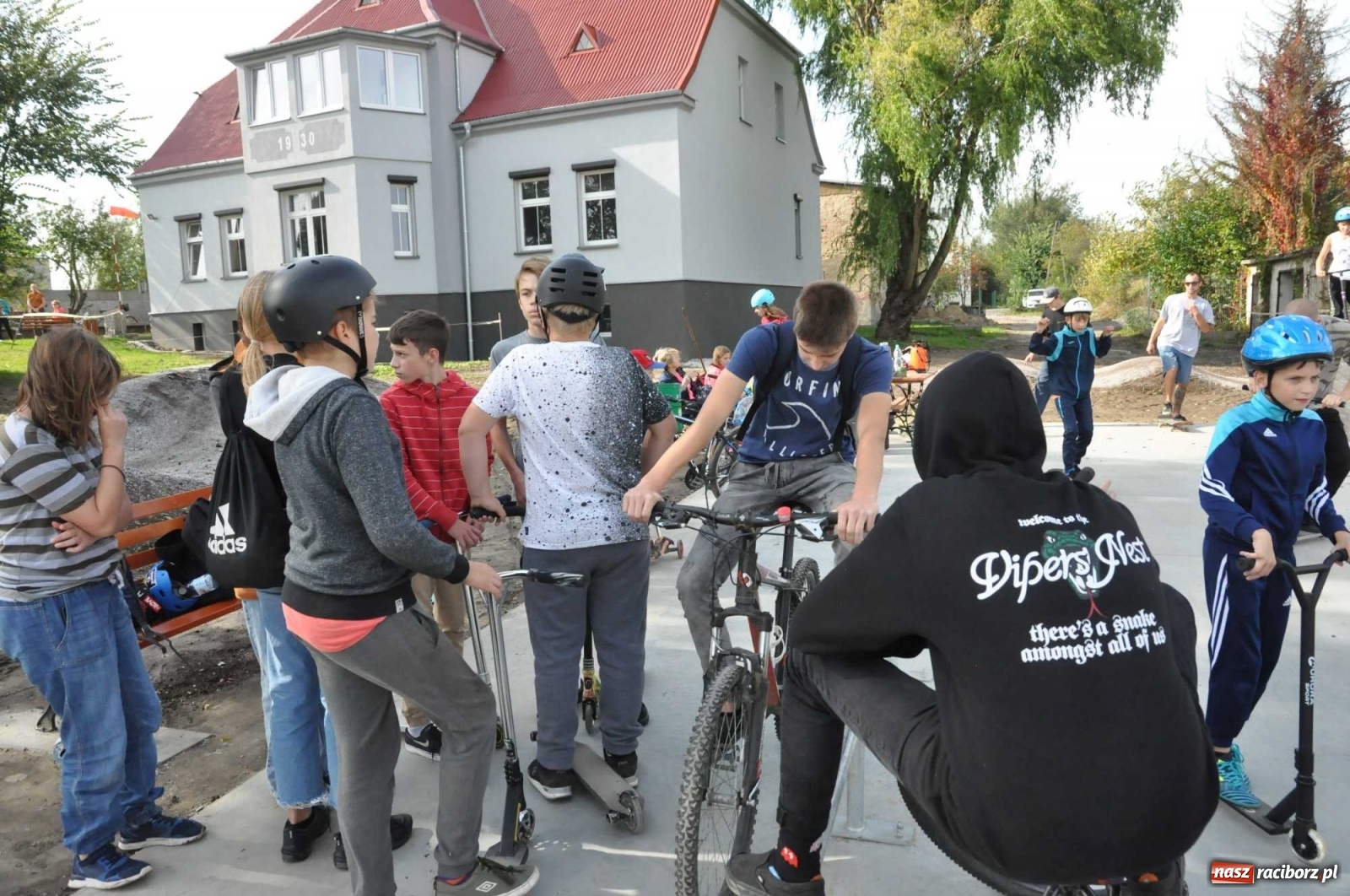 Zdjęcie w galerii na portalu naszraciborz.pl: W Krzanowicach otwarto skatepark i pumptrack [FOTO, WIDEO]  wiadomości z regionu