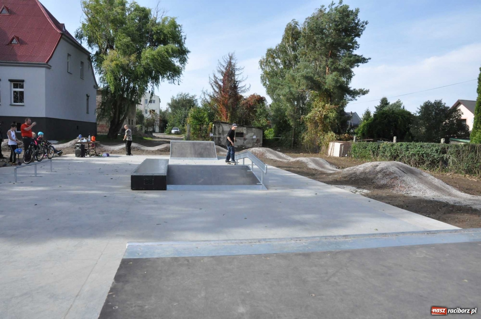 Zdjęcie w galerii na portalu naszraciborz.pl: W Krzanowicach otwarto skatepark i pumptrack [FOTO, WIDEO]  wiadomości z regionu