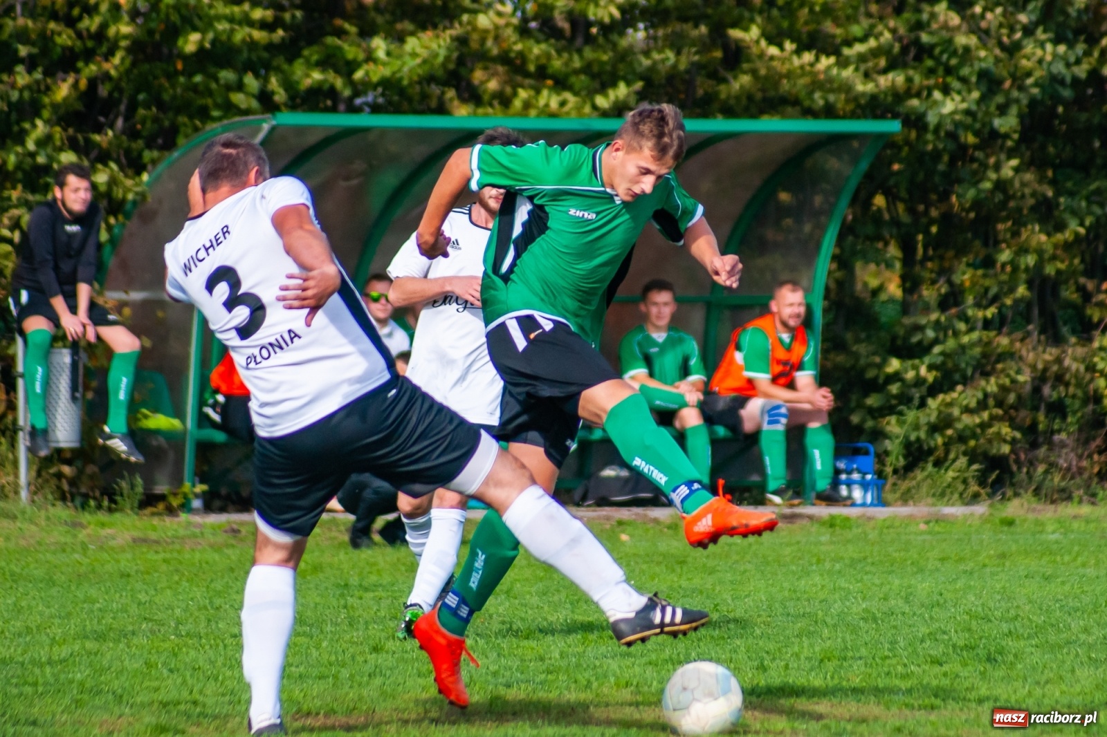 Zdjęcie w galerii na portalu naszraciborz.pl: Męczące derby na Płoni. Wicher nie sprostał Ocicom [FOTO i WIDEO] wiadomości z regionu