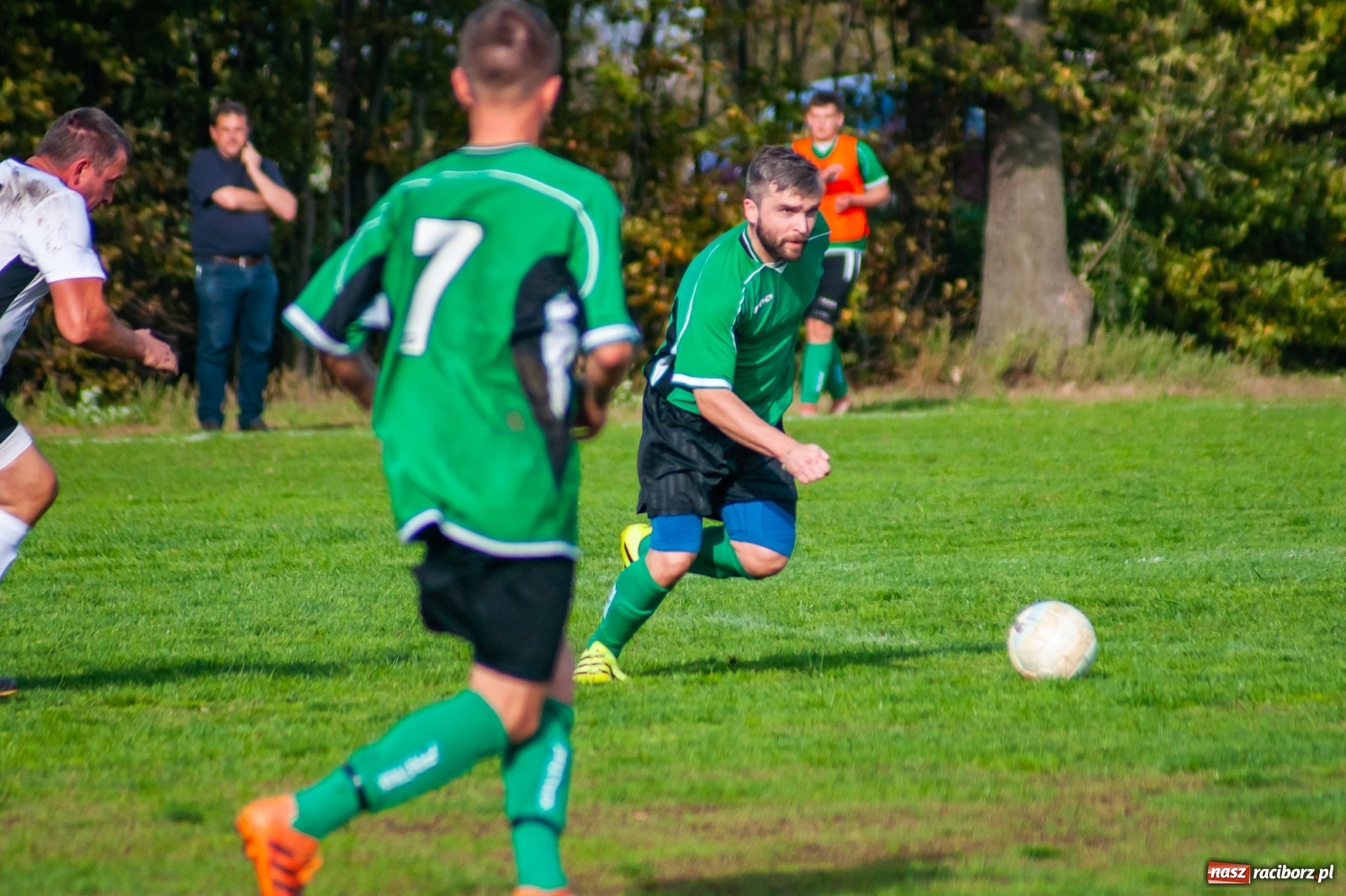 Zdjęcie w galerii na portalu naszraciborz.pl: Męczące derby na Płoni. Wicher nie sprostał Ocicom [FOTO i WIDEO] wiadomości z regionu